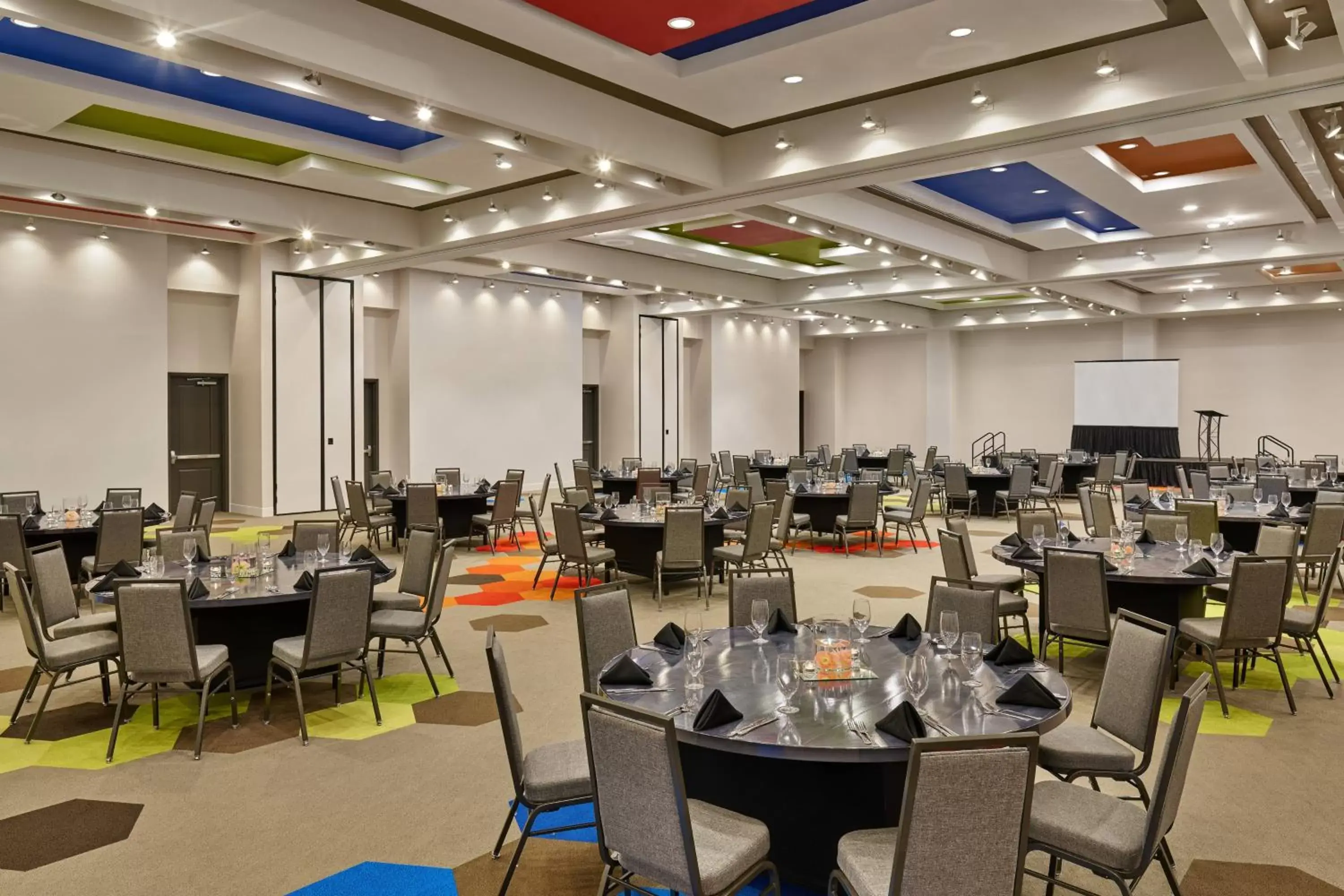 Meeting/conference room, Restaurant/Places to Eat in Four Points by Sheraton Dallas Fort Worth Airport North