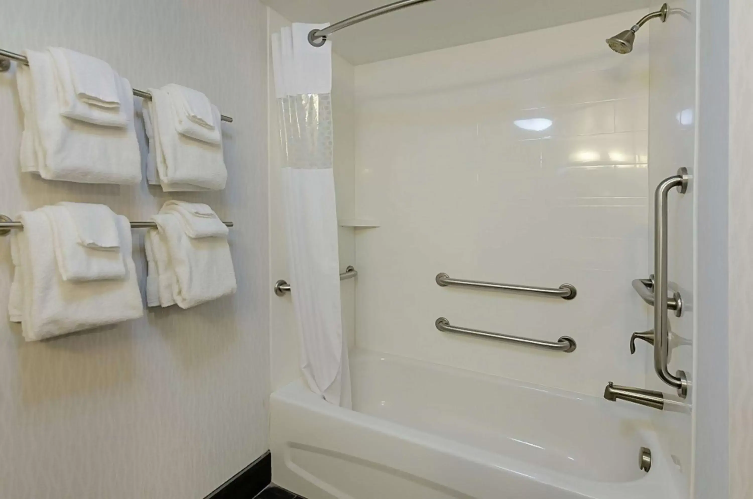 Bathroom in Hampton Inn Salem Bathroom in Hampton Inn Salem