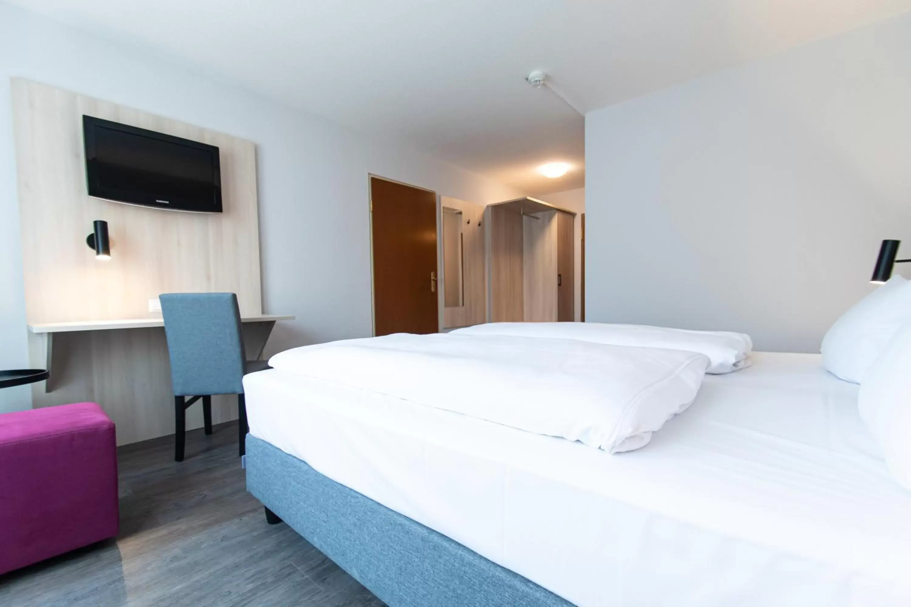 Photo of the whole room, Bed in Taste Hotel Hockenheim Photo of the whole room, Bed in Taste Hotel Hockenheim