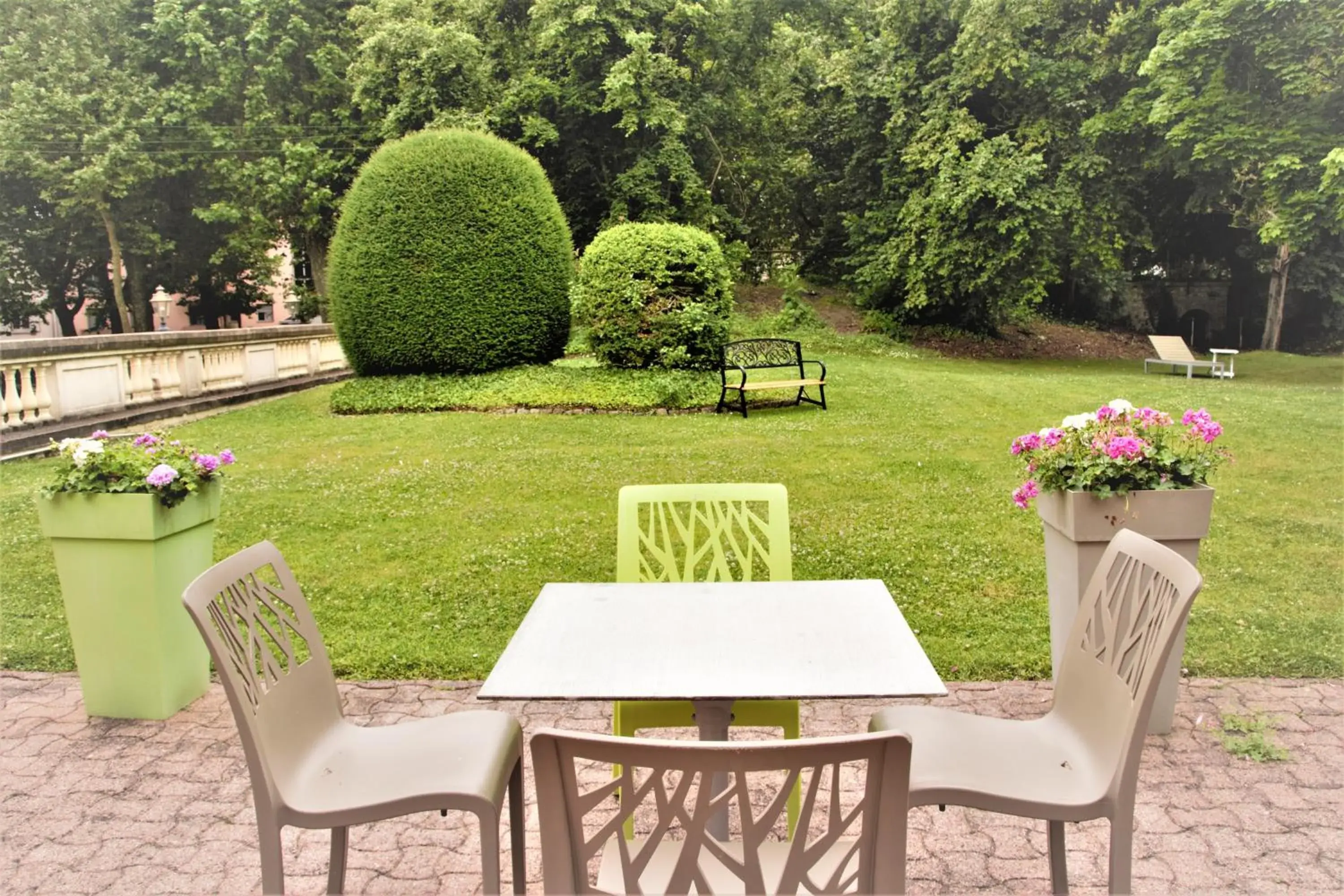 Patio in The Originals City, Archotel, Sens (Inter-Hotel)