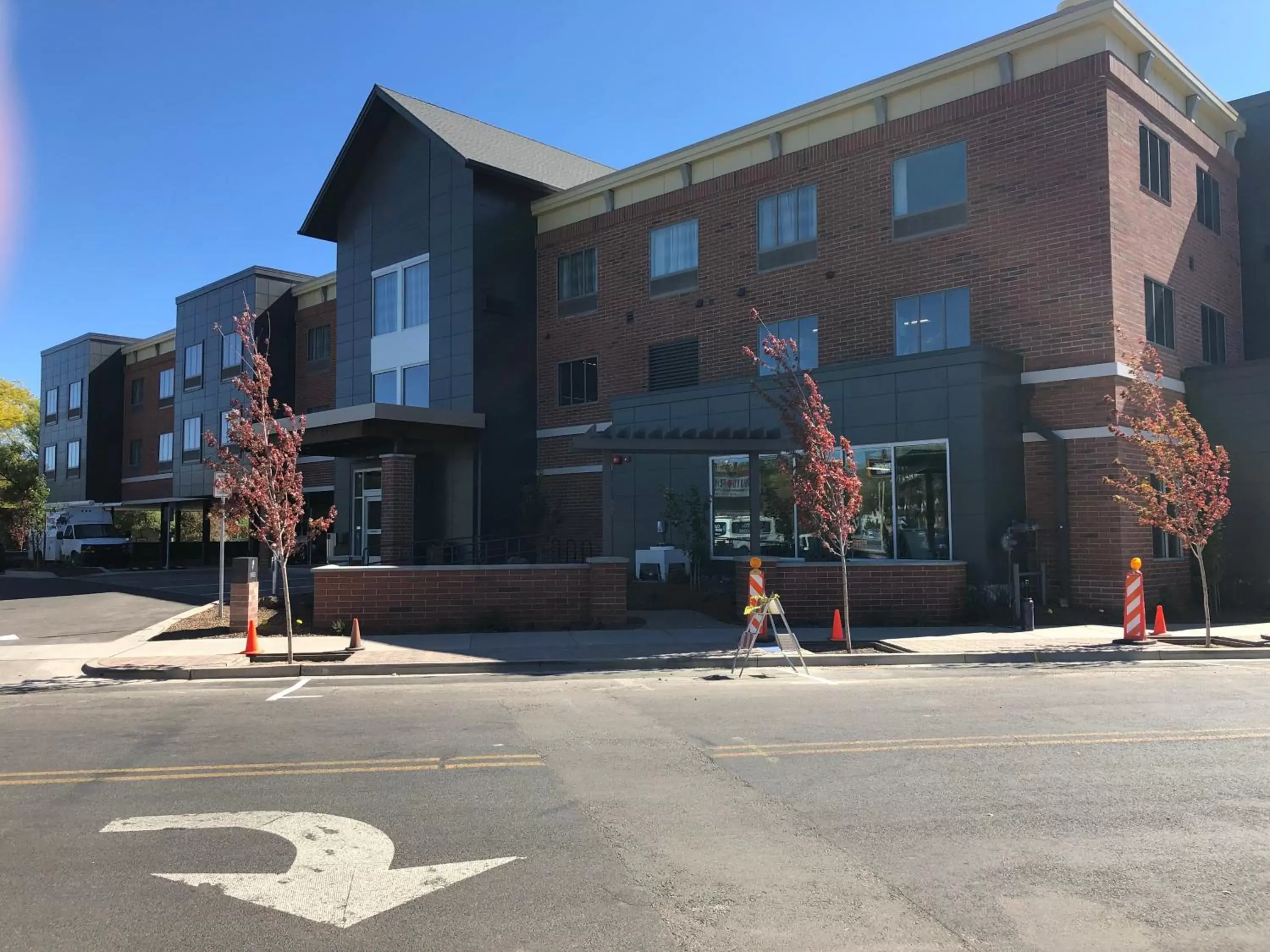 Property Building in Country Inn & Suites by Radisson, Flagstaff Downtown, AZ