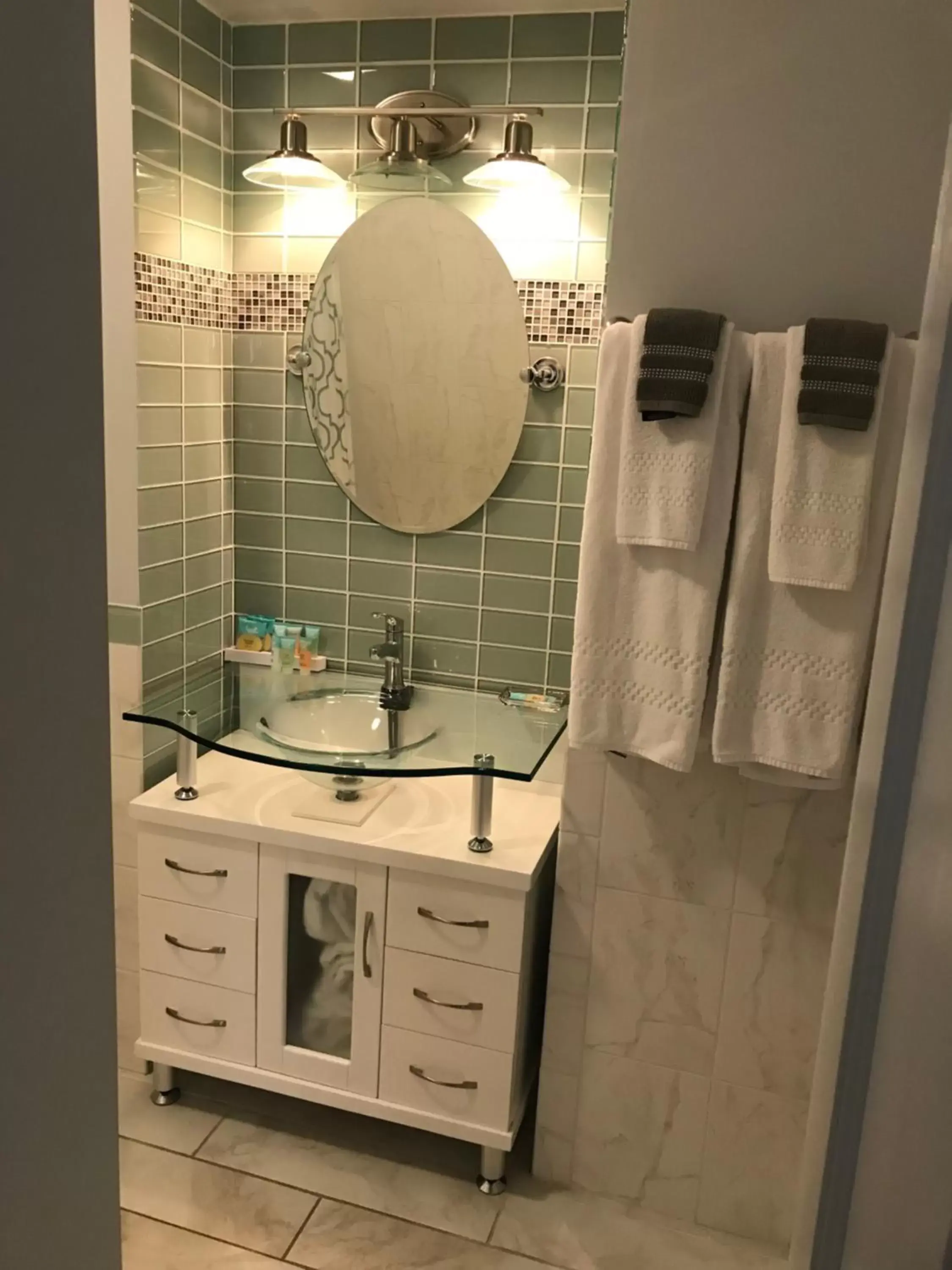 Shower, Bathroom in Elaine's Cape May Boutique Hotel