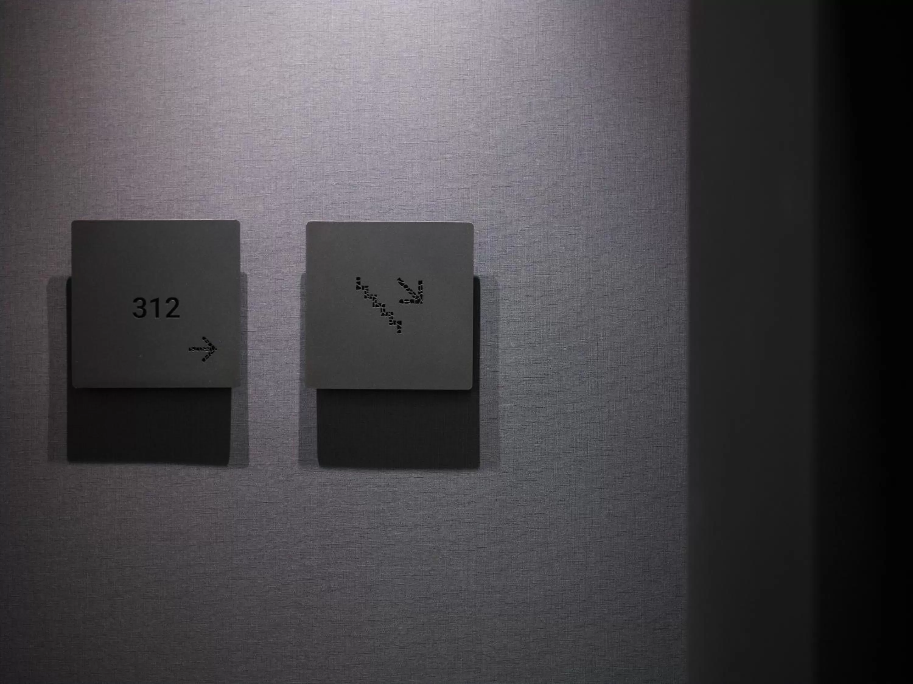 Decorative detail in xenodocheio Milos