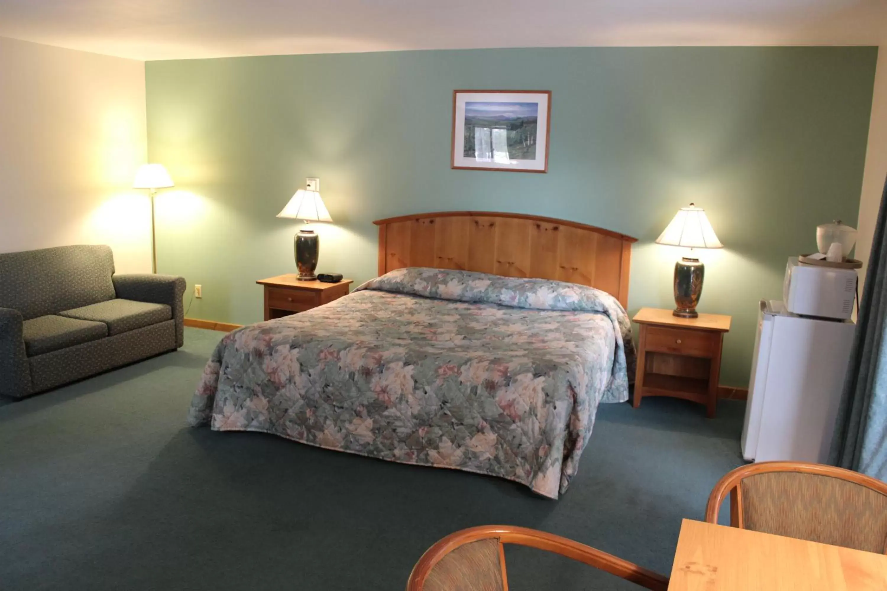 Bed in Nootka Lodge