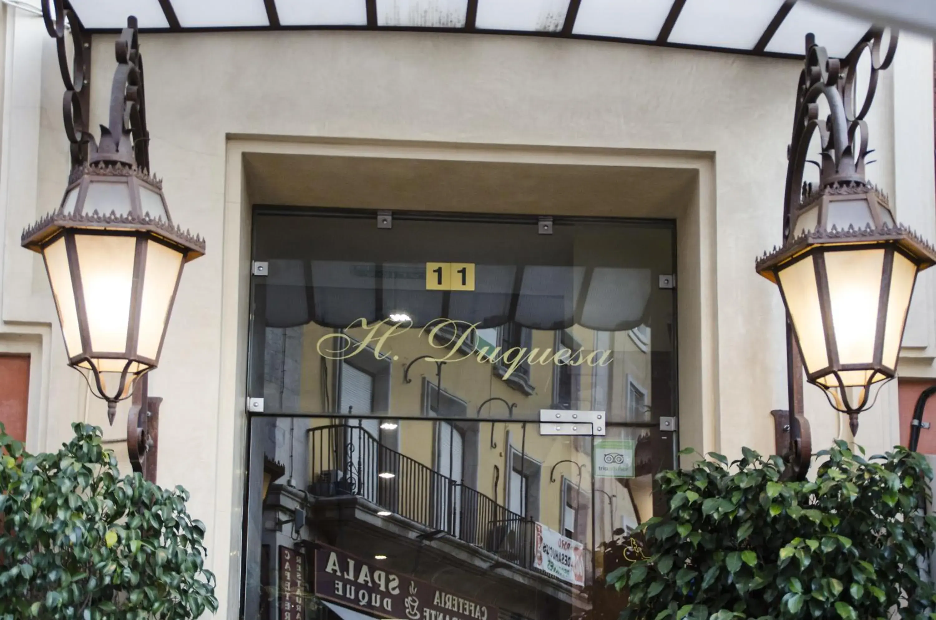 Facade/entrance in Hotel Duquesa