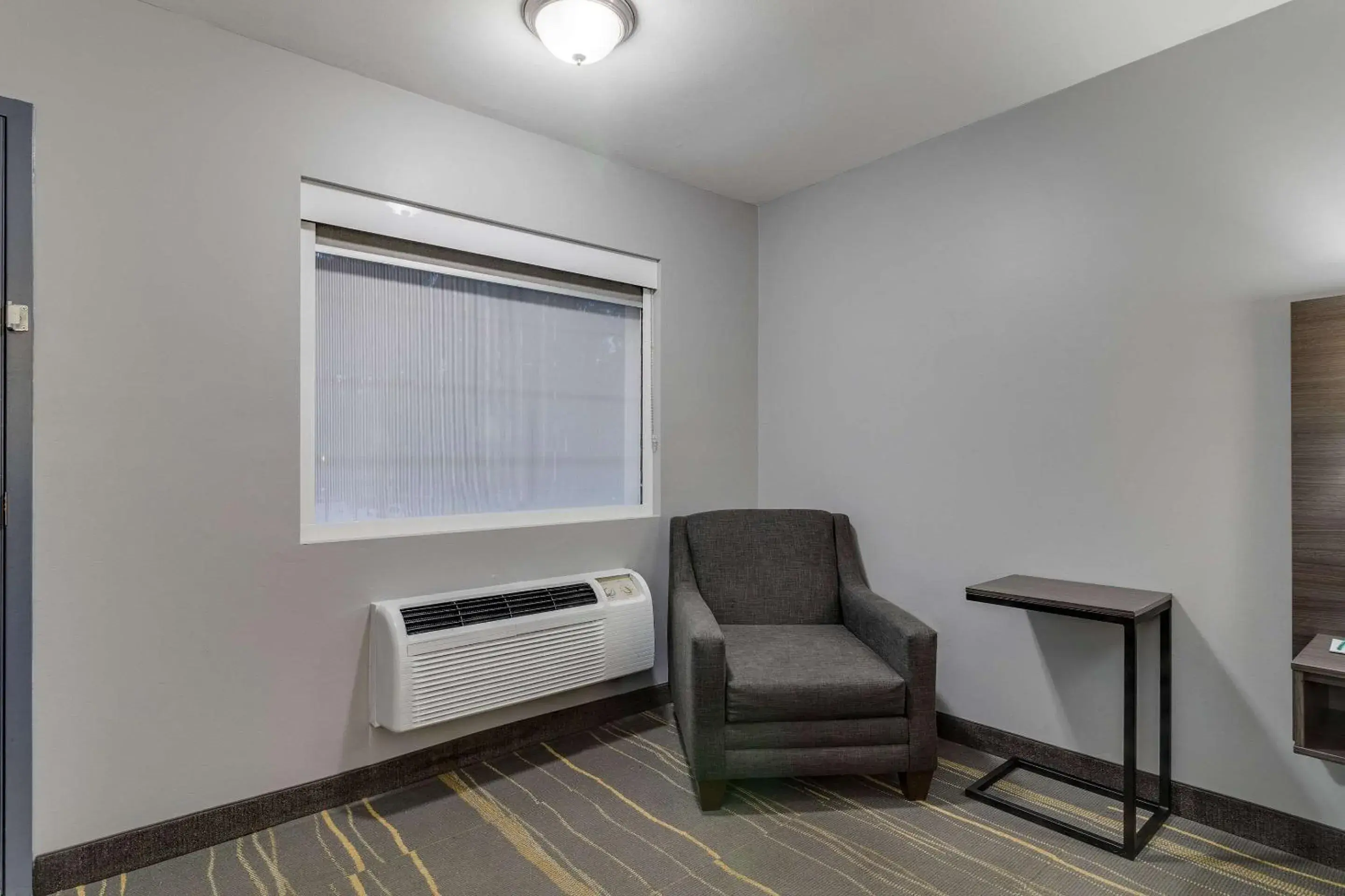 Photo of the whole room, Seating Area in Quality Inn Interstate