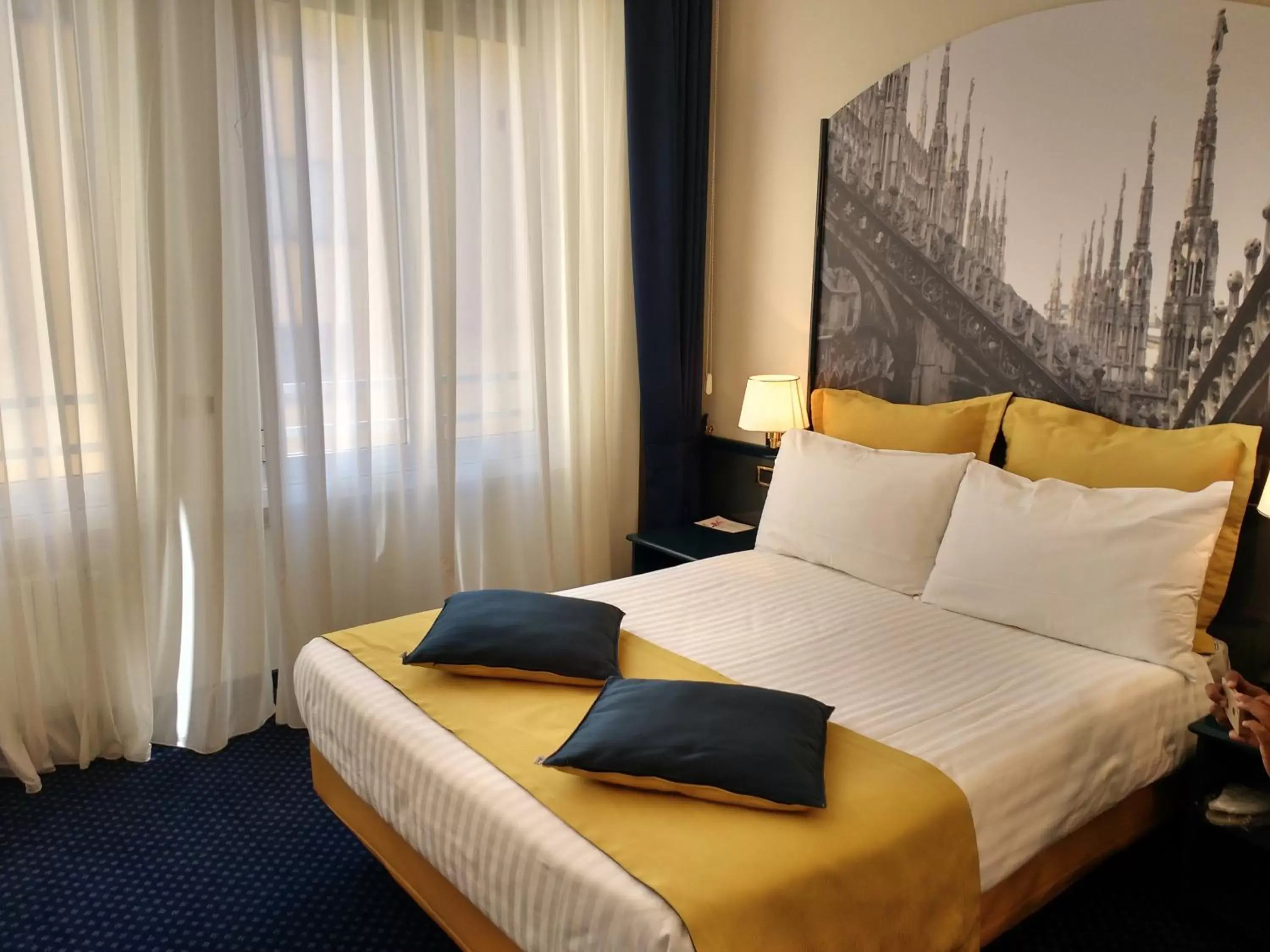 Bedroom, Bed in iH Hotels Milano Ambasciatori
