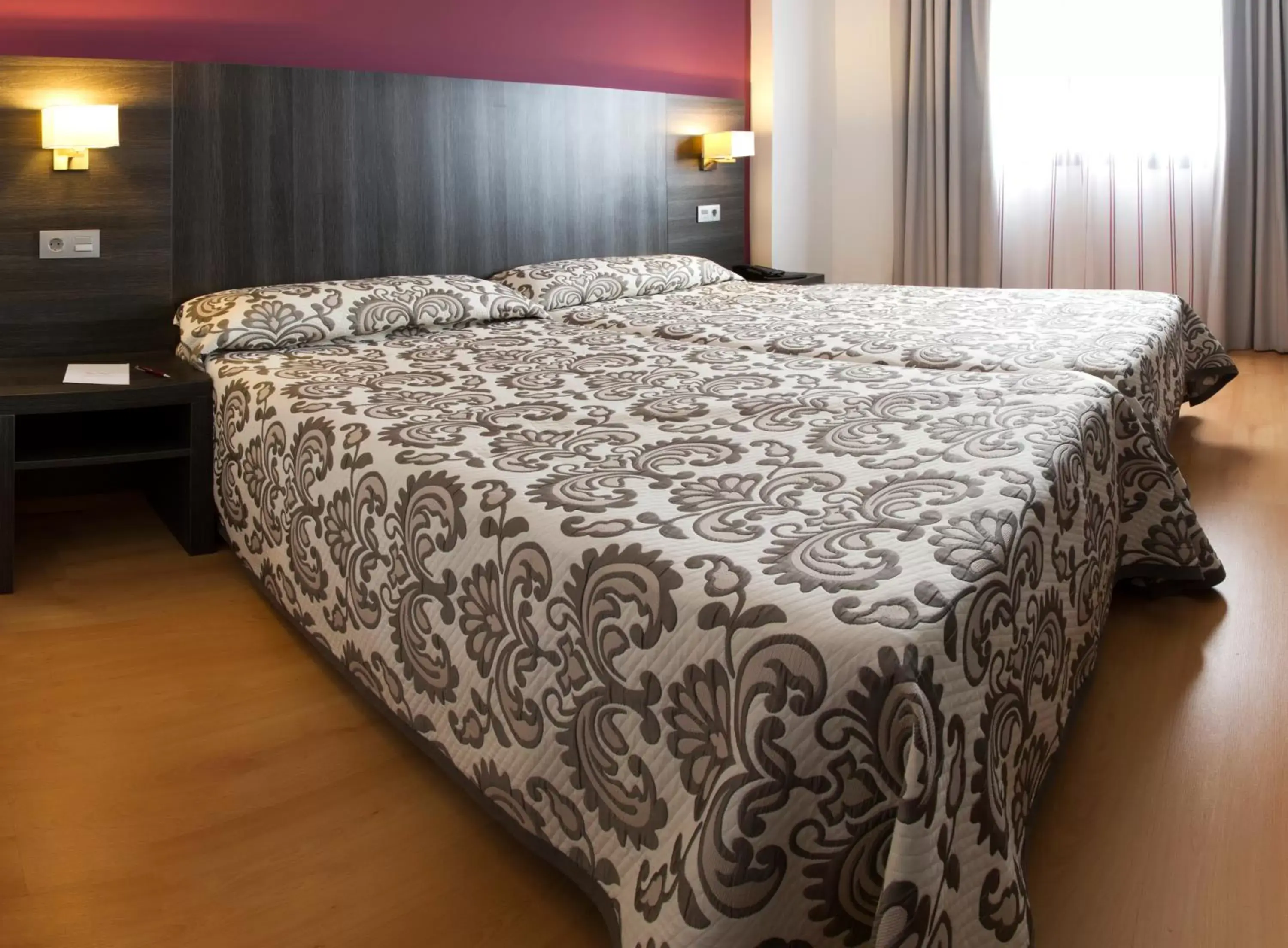 Bed in Hotel Abades Via Norte