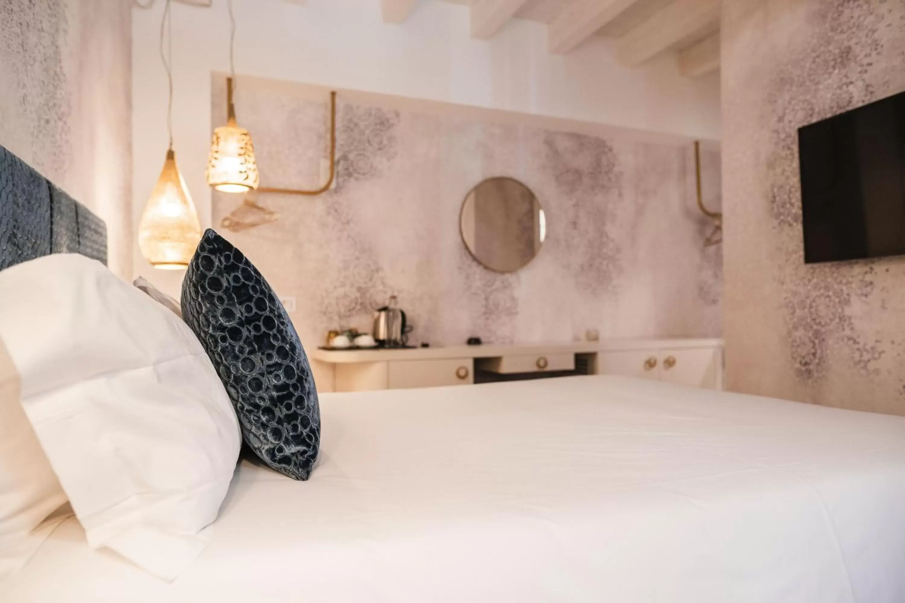 King Room with Mountain View in LUXURY SUITES ROCOPOM - Lake Front King Room with Mountain View in LUXURY SUITES ROCOPOM - Lake Front