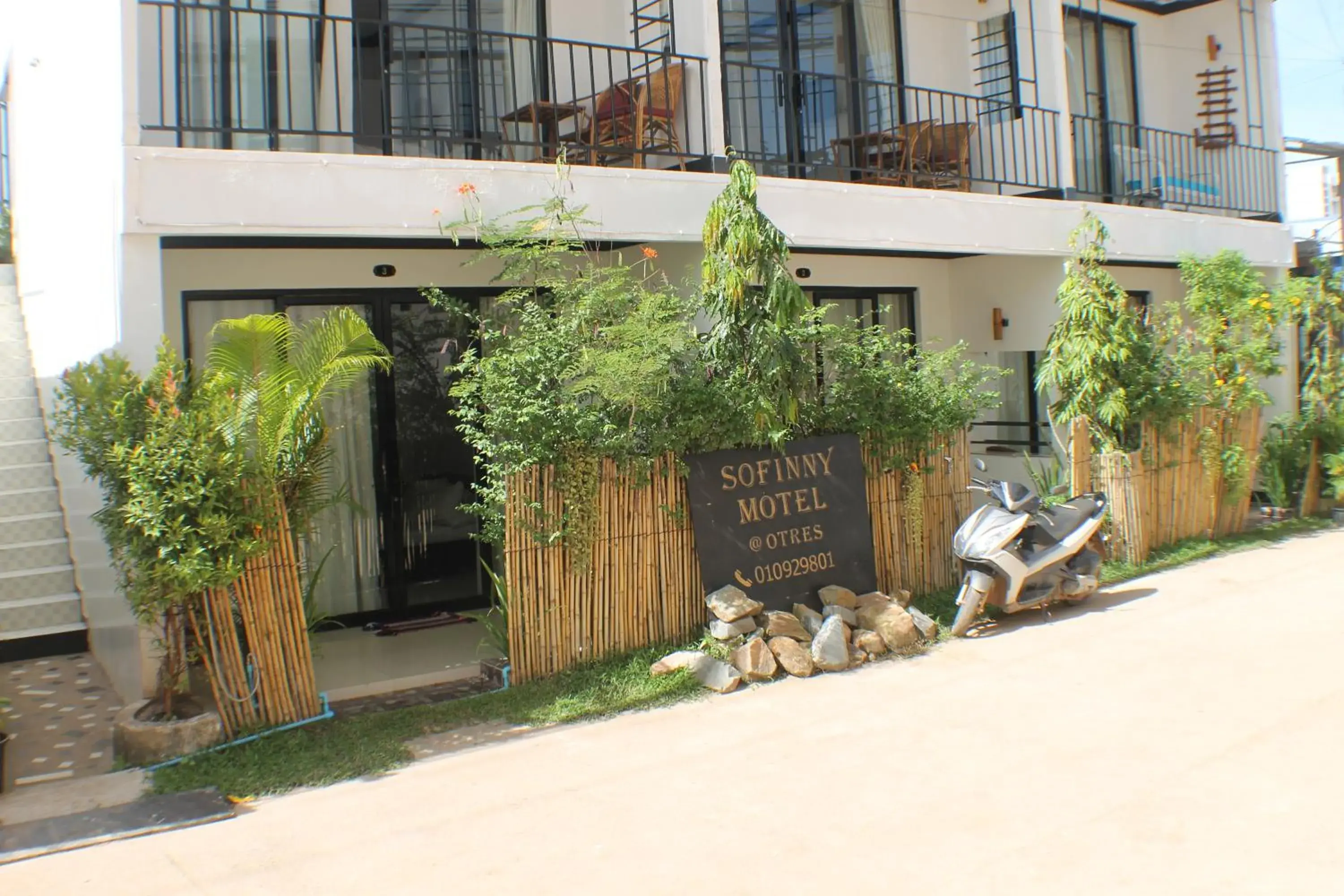 Facade/entrance, Property Building in Sofinny Motel