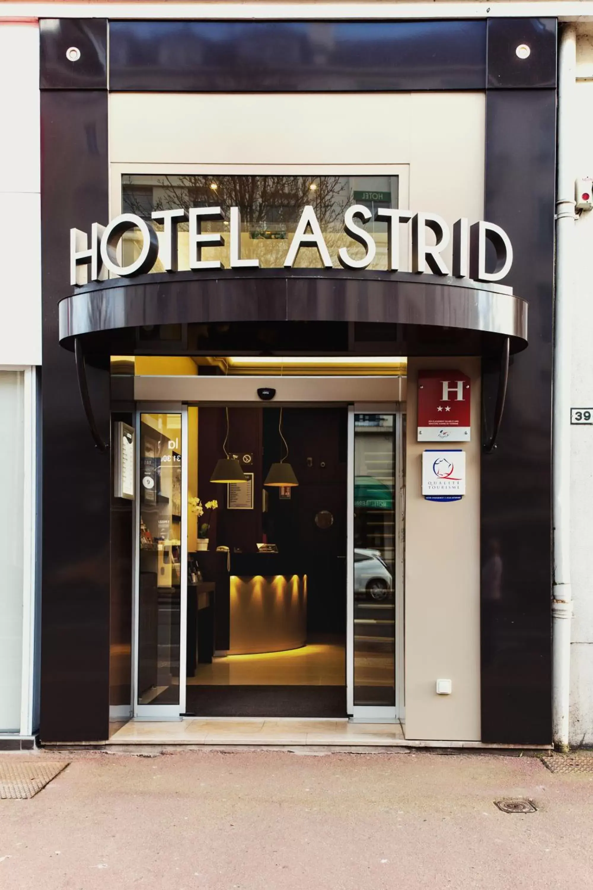 Facade/entrance in Hotel Astrid Caen centre