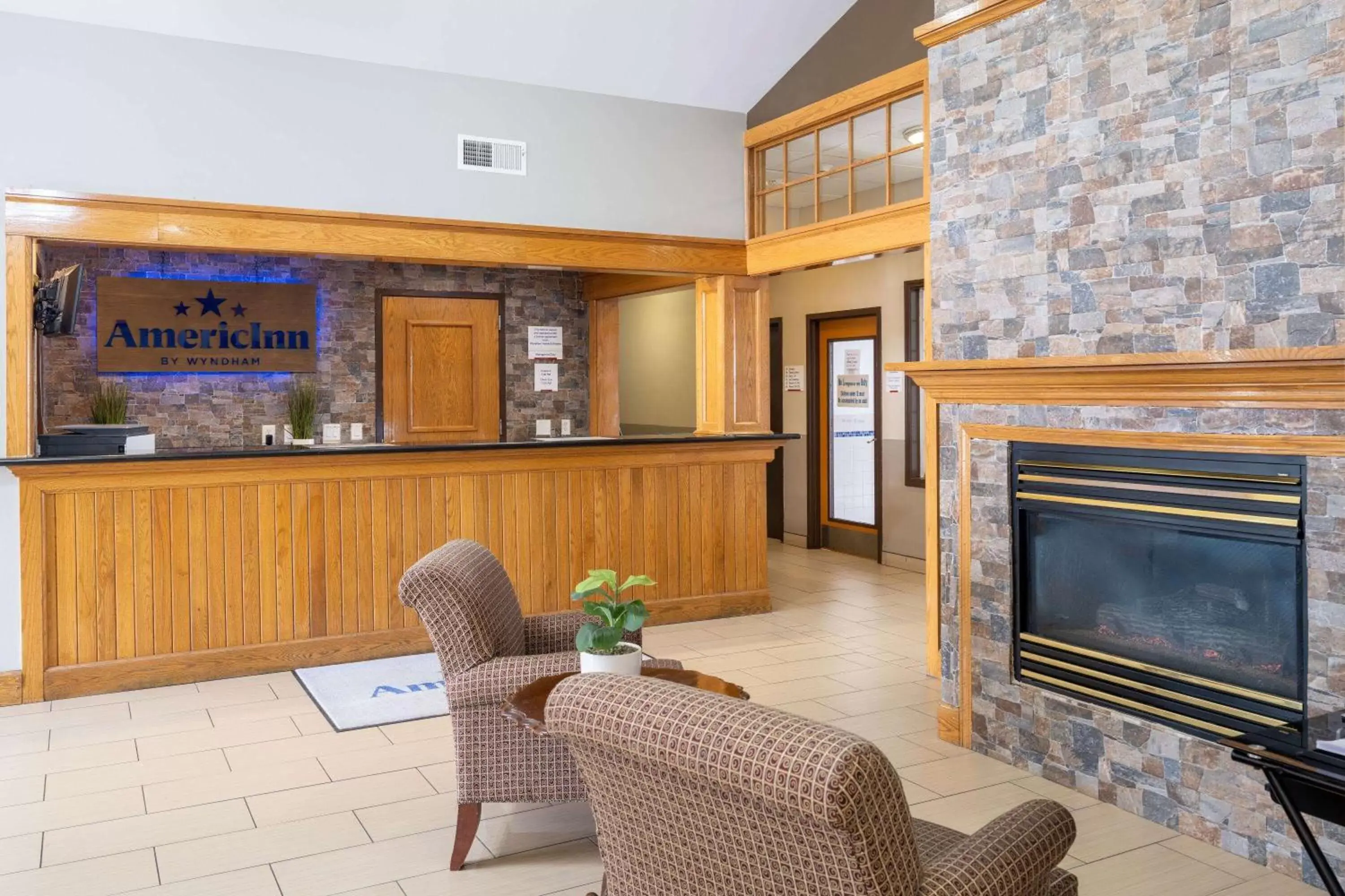 Lobby or reception in AmericInn by Wyndham Cedar Rapids North