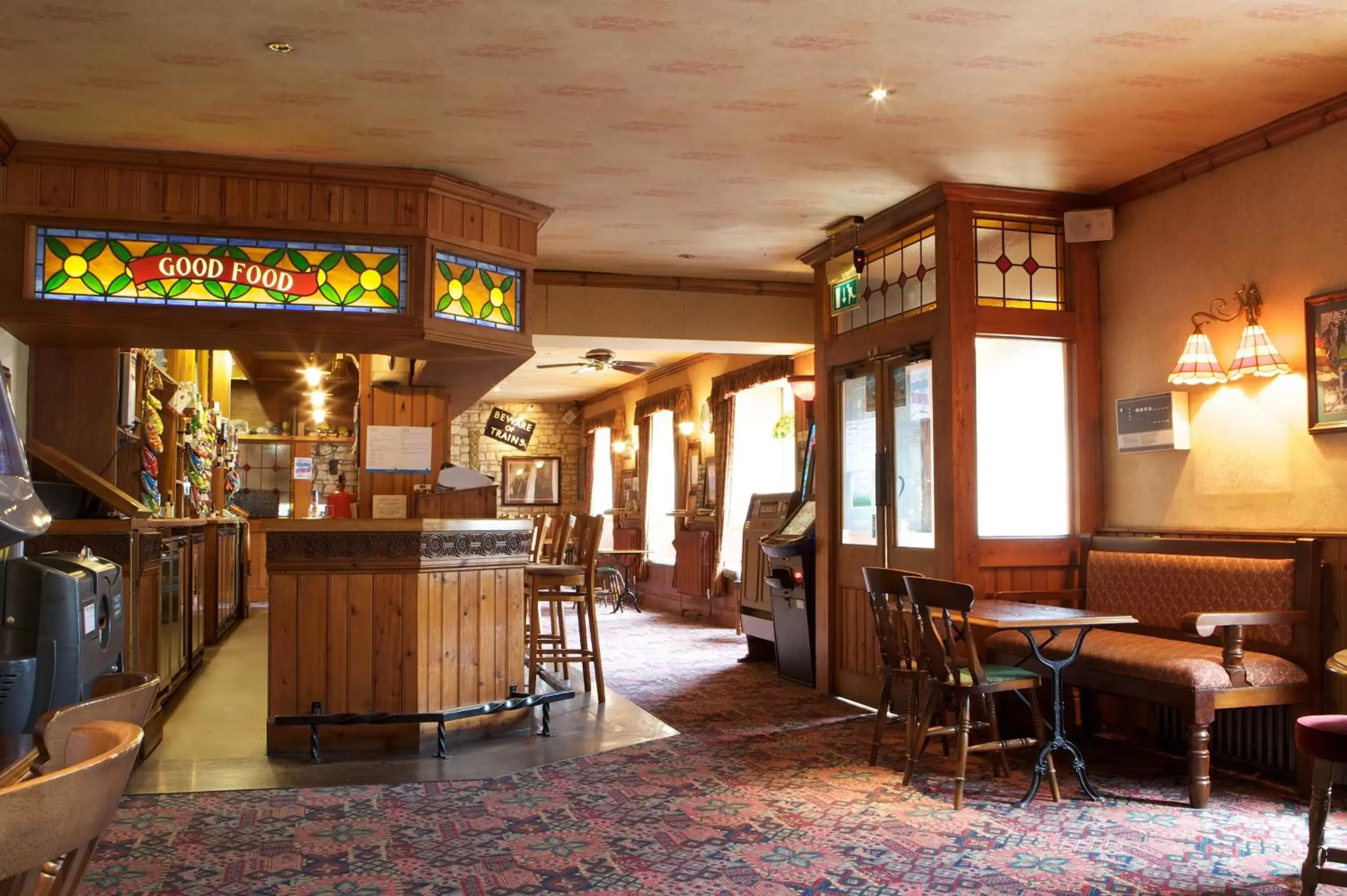 Lounge or bar, Restaurant/Places to Eat in Radstock Hotel near Bath