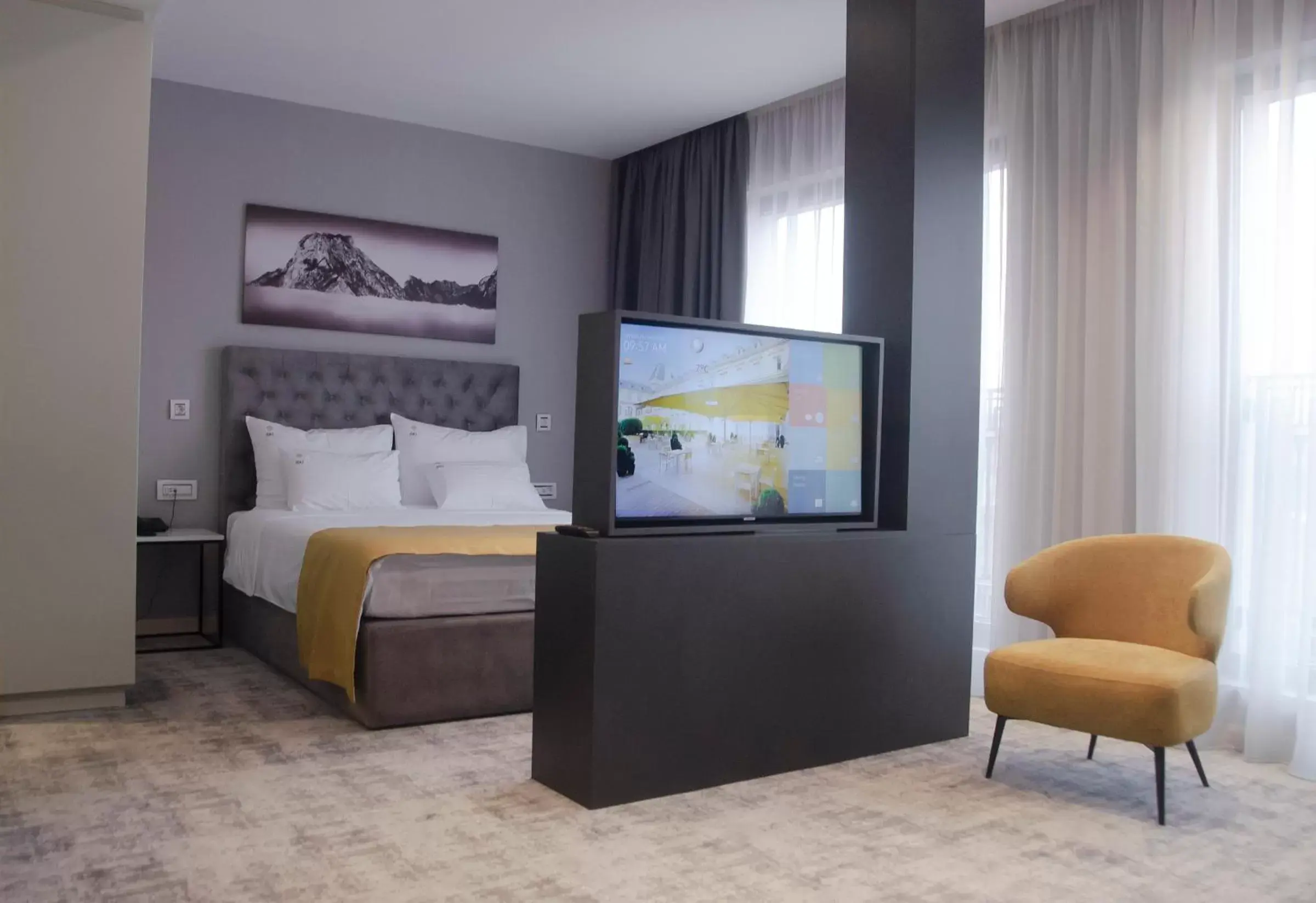 Bed, TV/Entertainment Center in H41 Luxury Suites