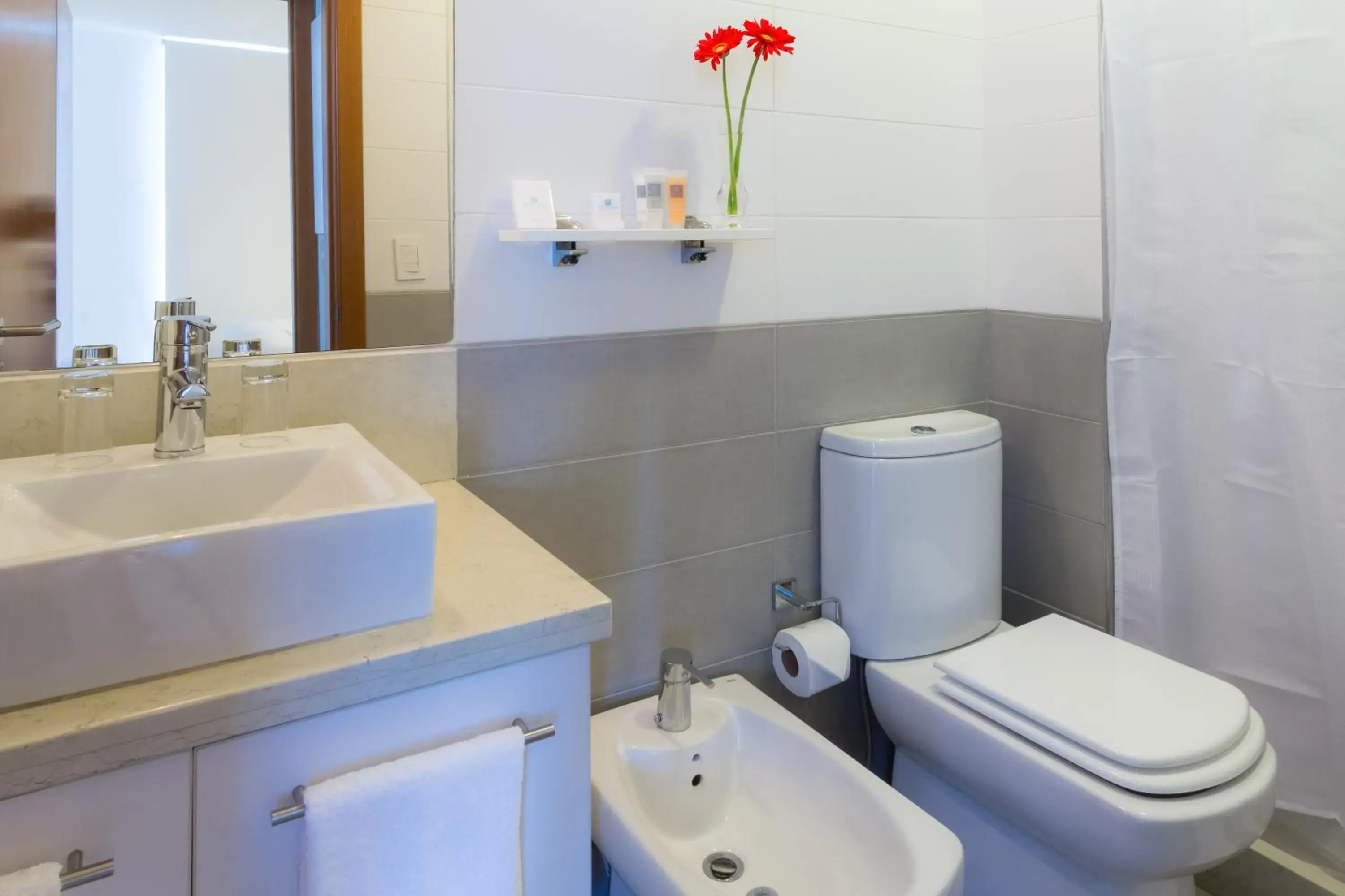 Bathroom in Real Colonia Hotel & Suites