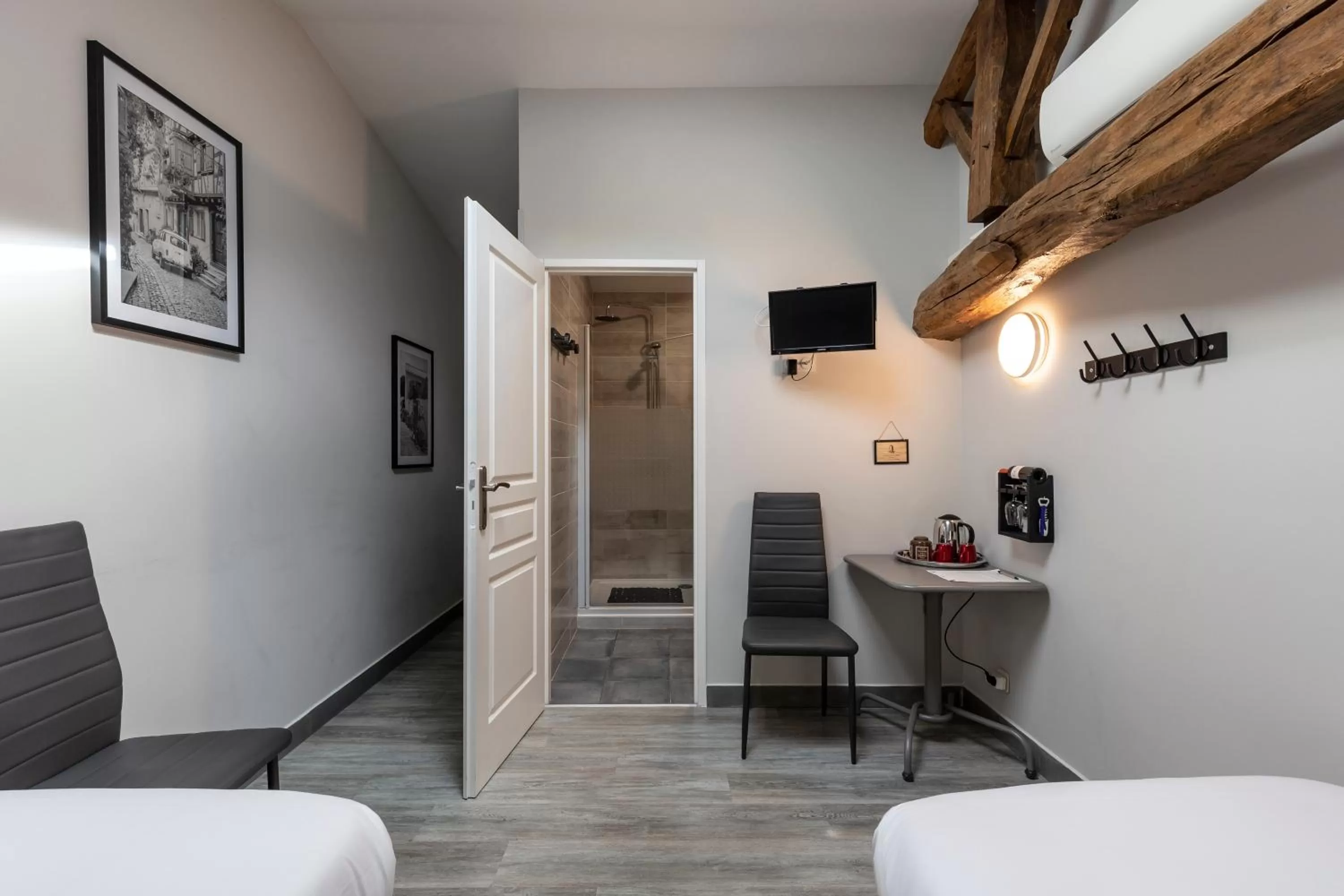 Photo of the whole room, Bed in Chambres d'Hôtes Château Pierre de Montignac