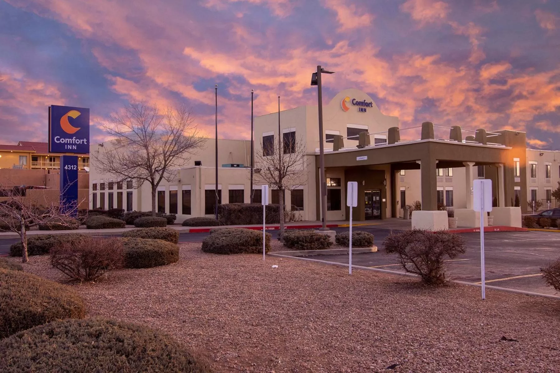 Property building in Comfort Inn Santa Fe