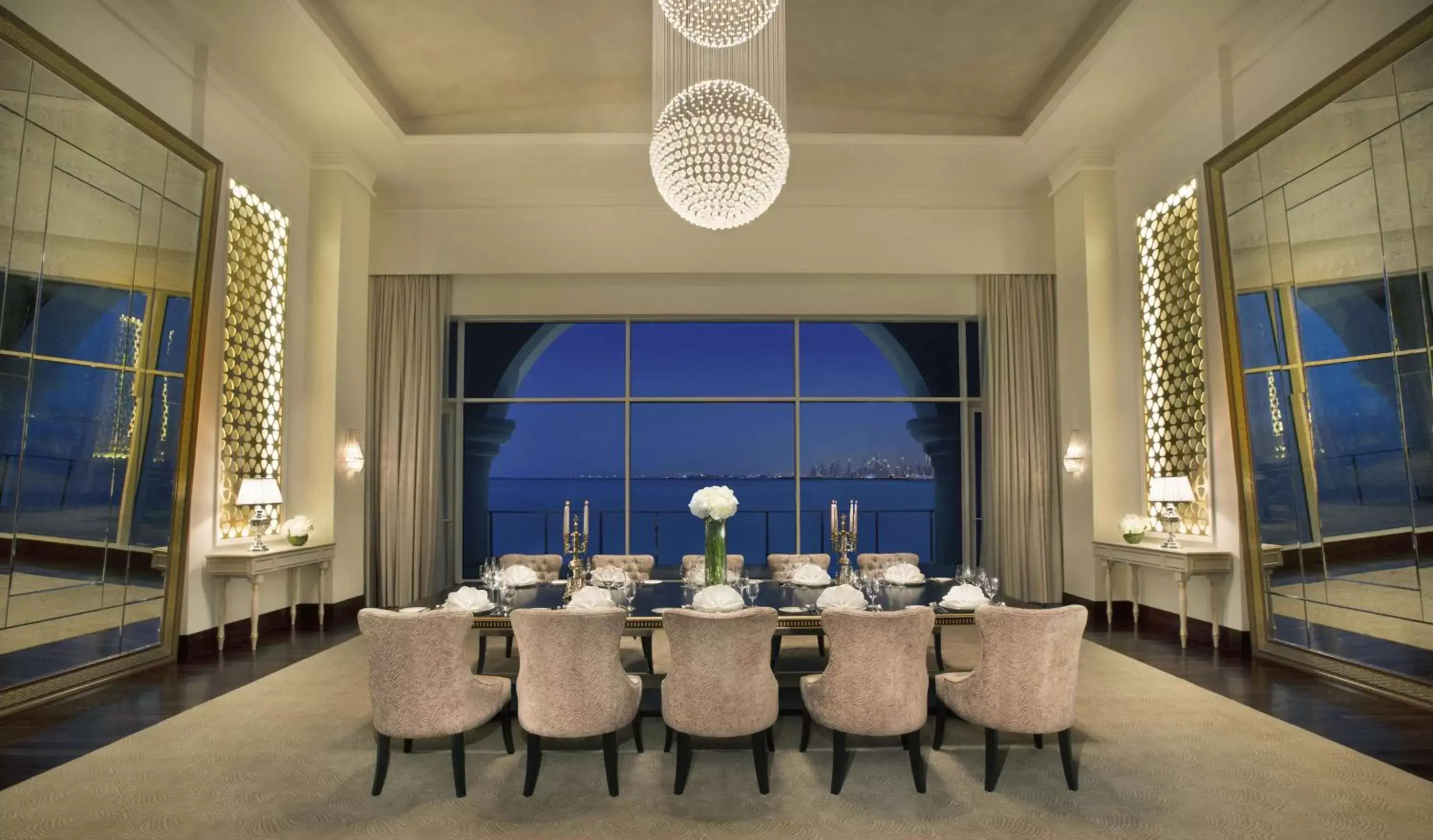 Living room in Waldorf Astoria Dubai Palm Jumeirah