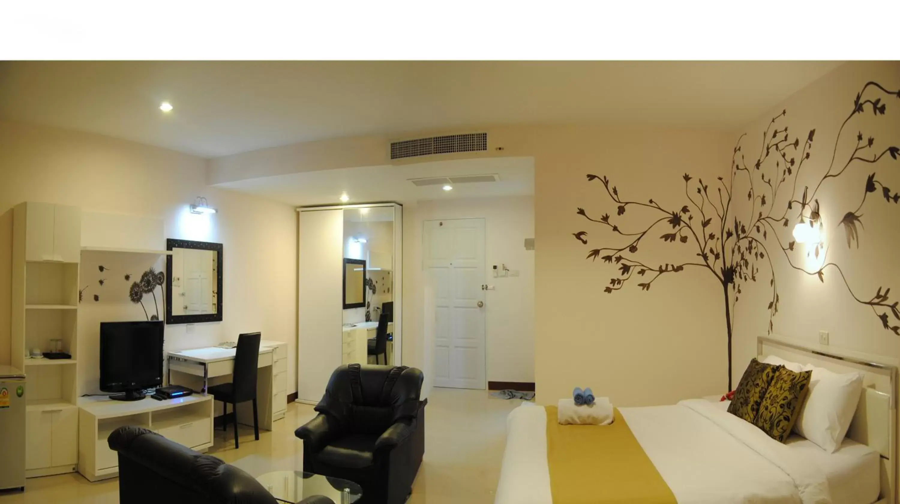 Photo of the whole room, Bed in Baan Manthana Hotel, Hua Hin Photo of the whole room, Bed in Baan Manthana Hotel, Hua Hin