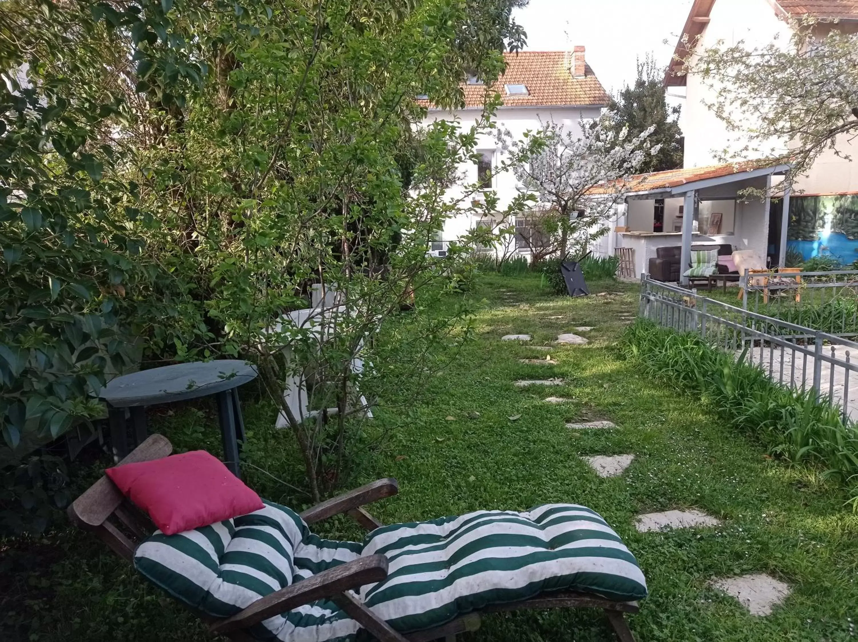 Garden in 2 chambres et salle de bain un oasis de bien être Piscine