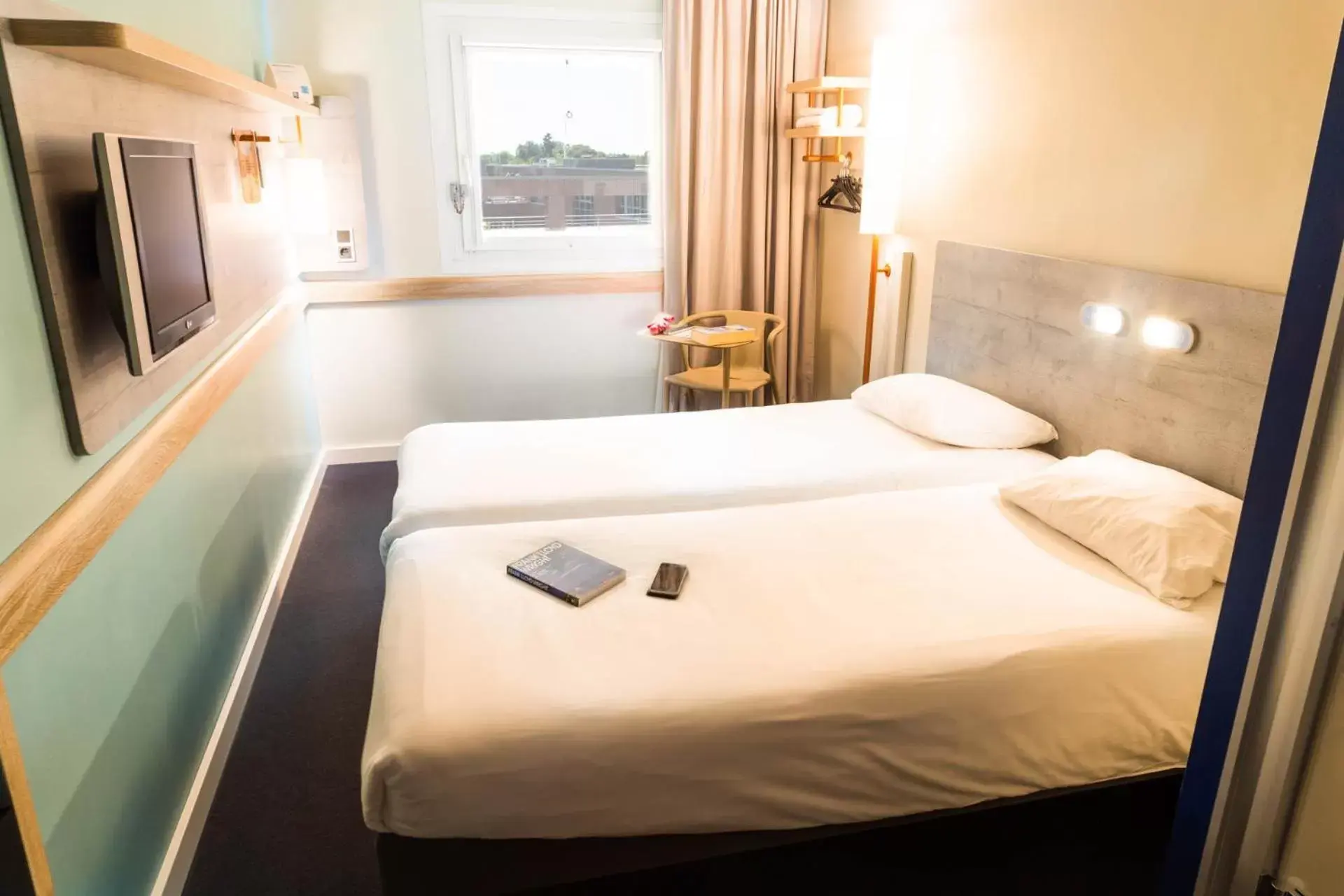 Photo of the whole room, Bed in ibis Budget Luxembourg Aeroport