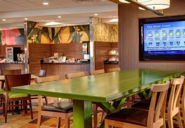 Restaurant/Places to Eat in Fairfield Inn & Suites by Marriott Detroit Canton