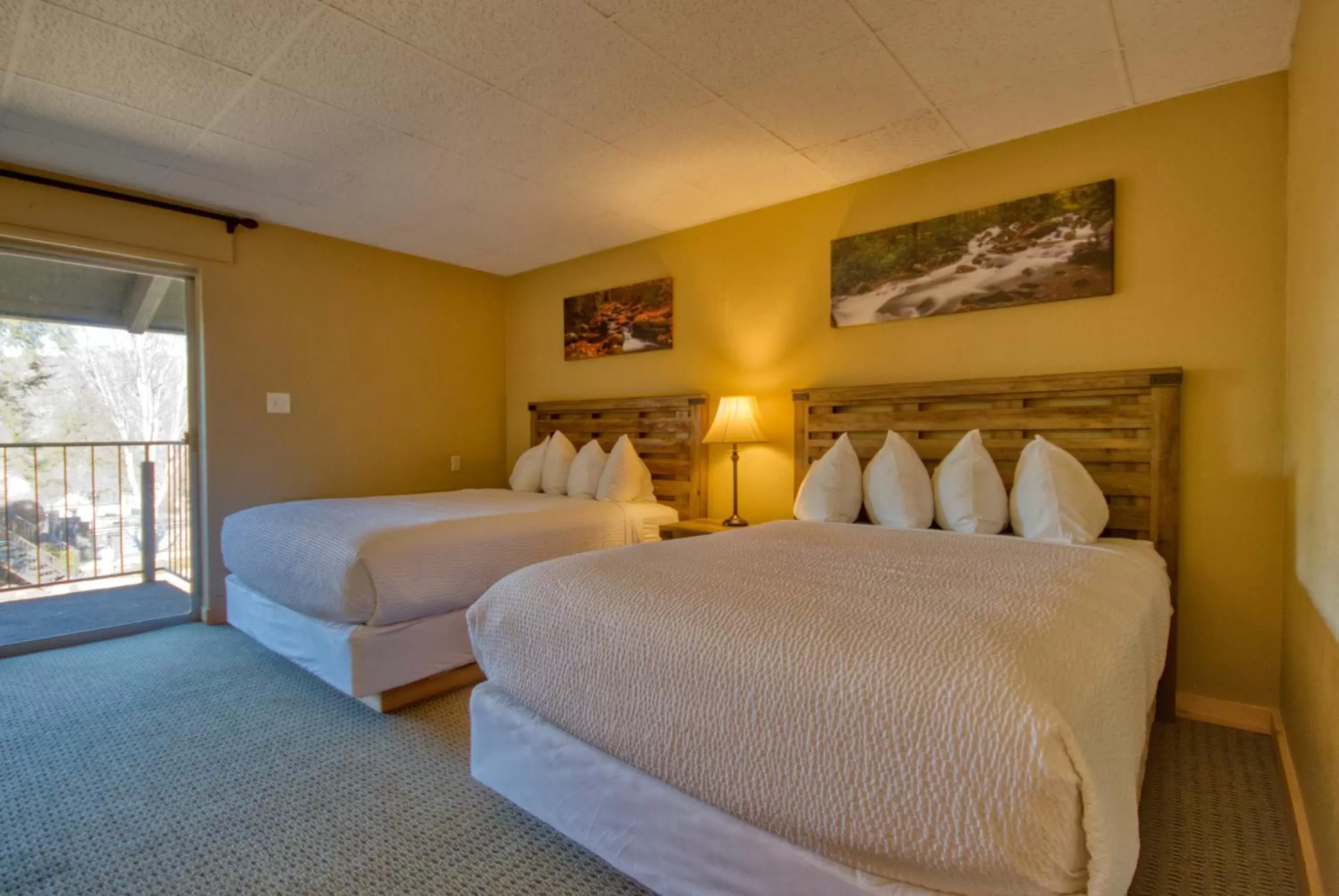 Bedroom, Bed in Tremont Lodge & Resort