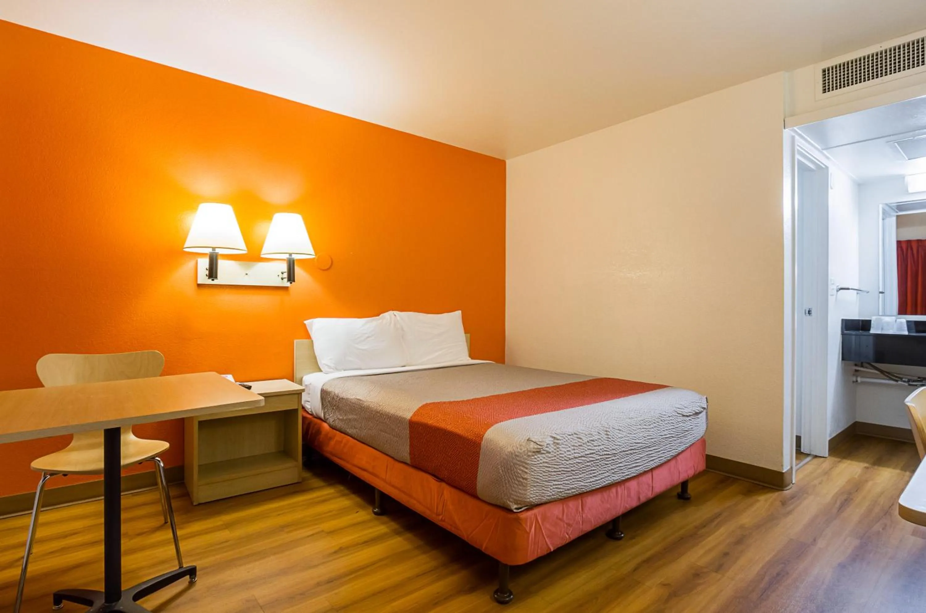 Bedroom, Bed in Motel 6 Mesa North