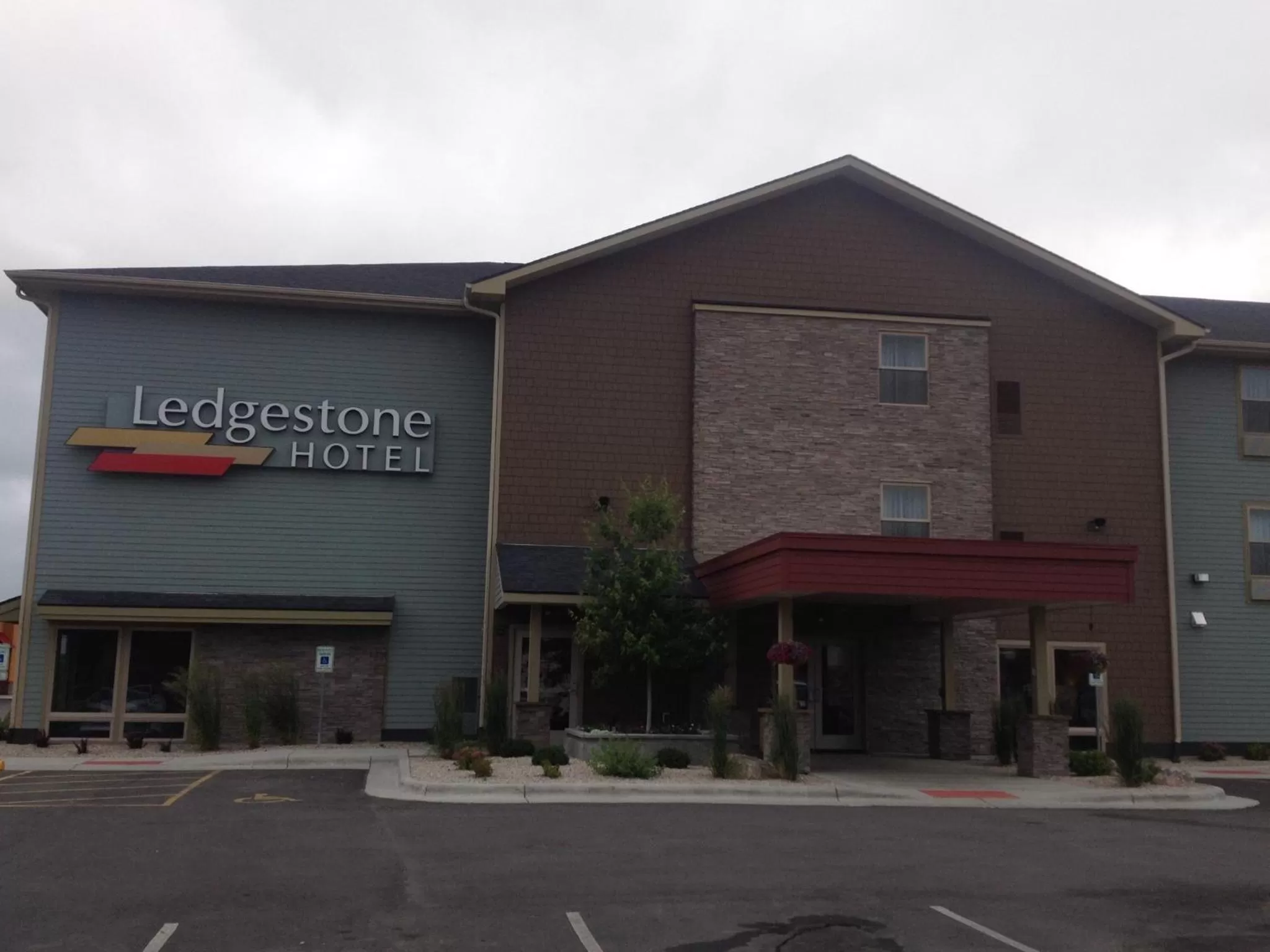 Facade/entrance in Ledgestone Suites Hotel Billings