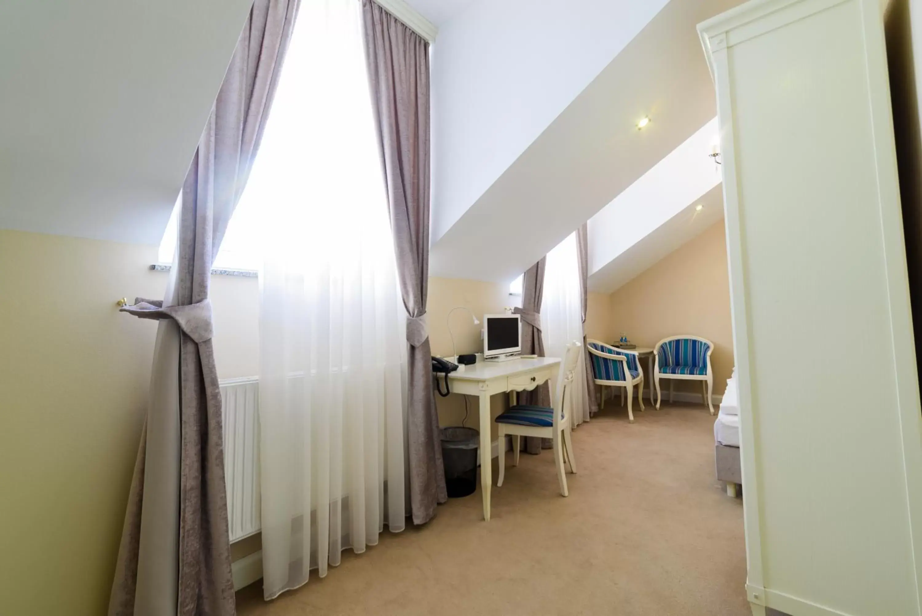 hair dresser, Dining Area in Hotel Ambasadorski Rzeszów