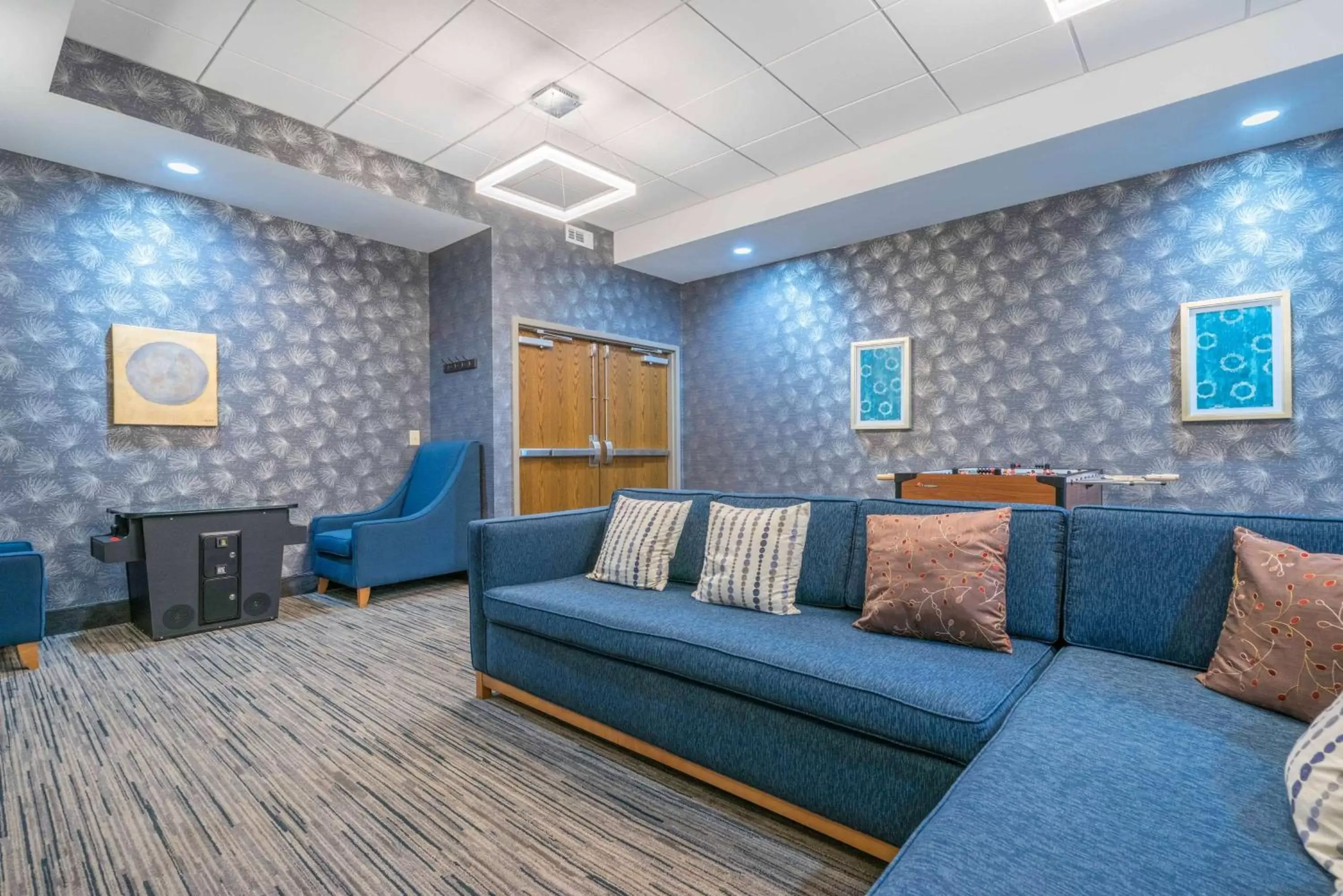 Sports, Seating Area in Homewood Suites by Hilton Philadelphia Plymouth Meeting