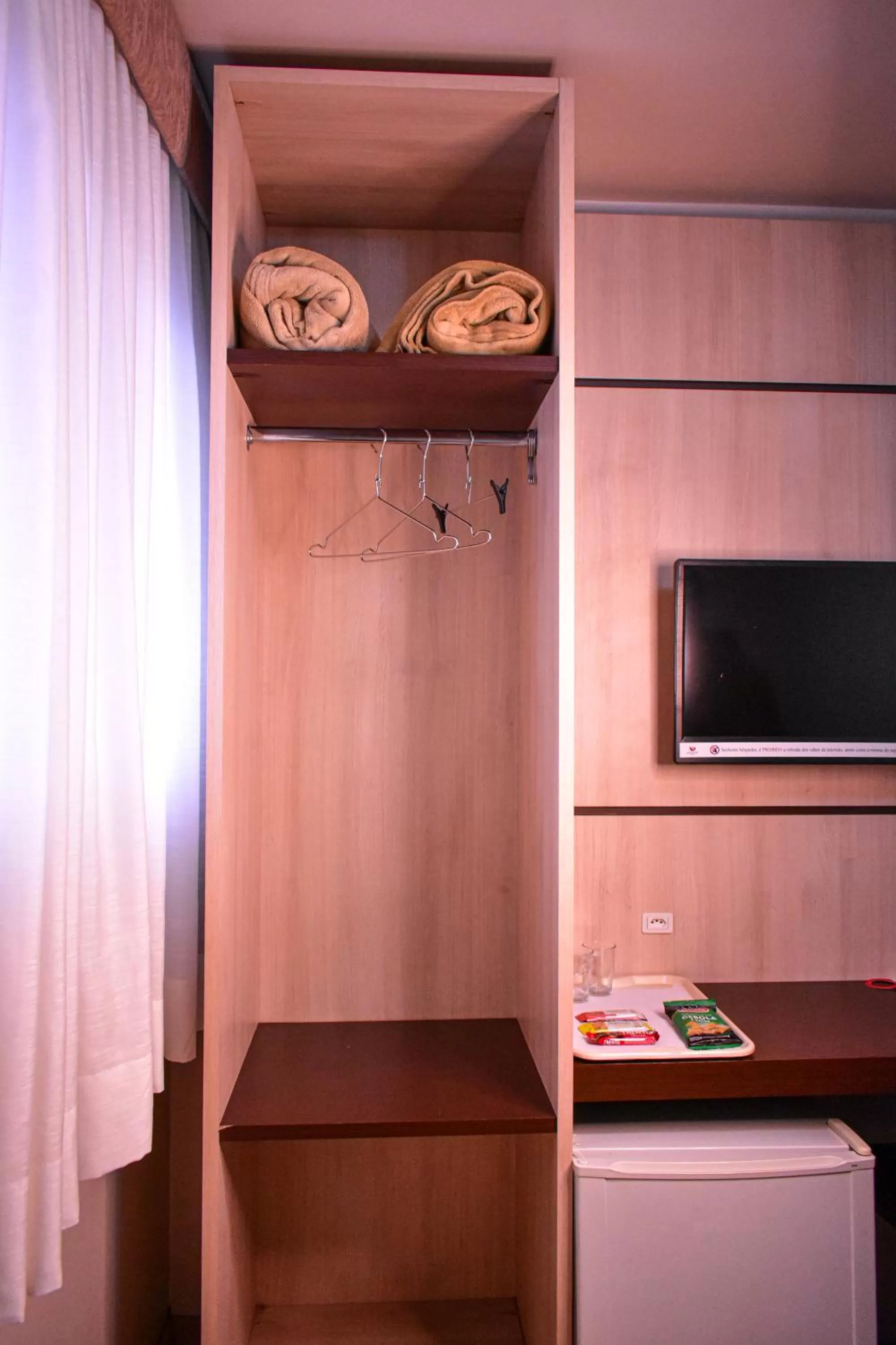 TV and multimedia in Barigui Park Hotel