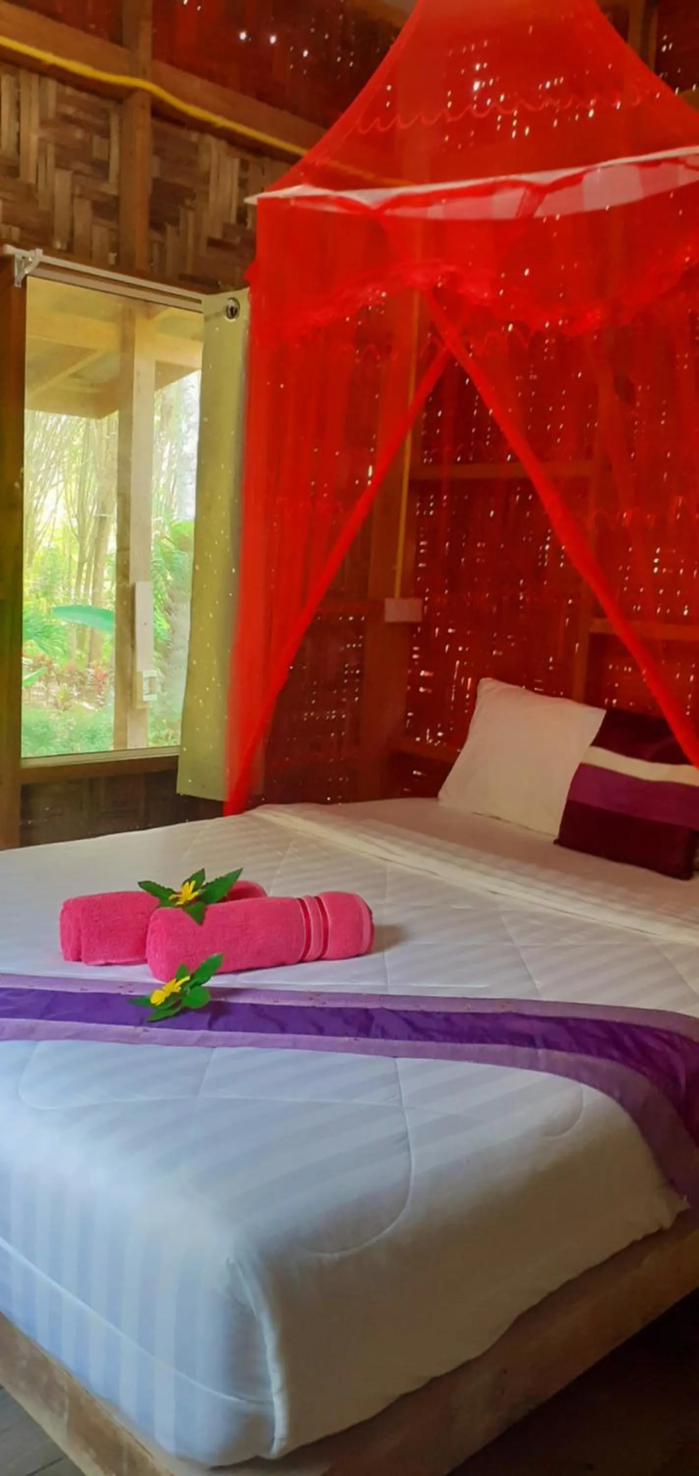 Bed in Lanta Maikeaw Bungalow