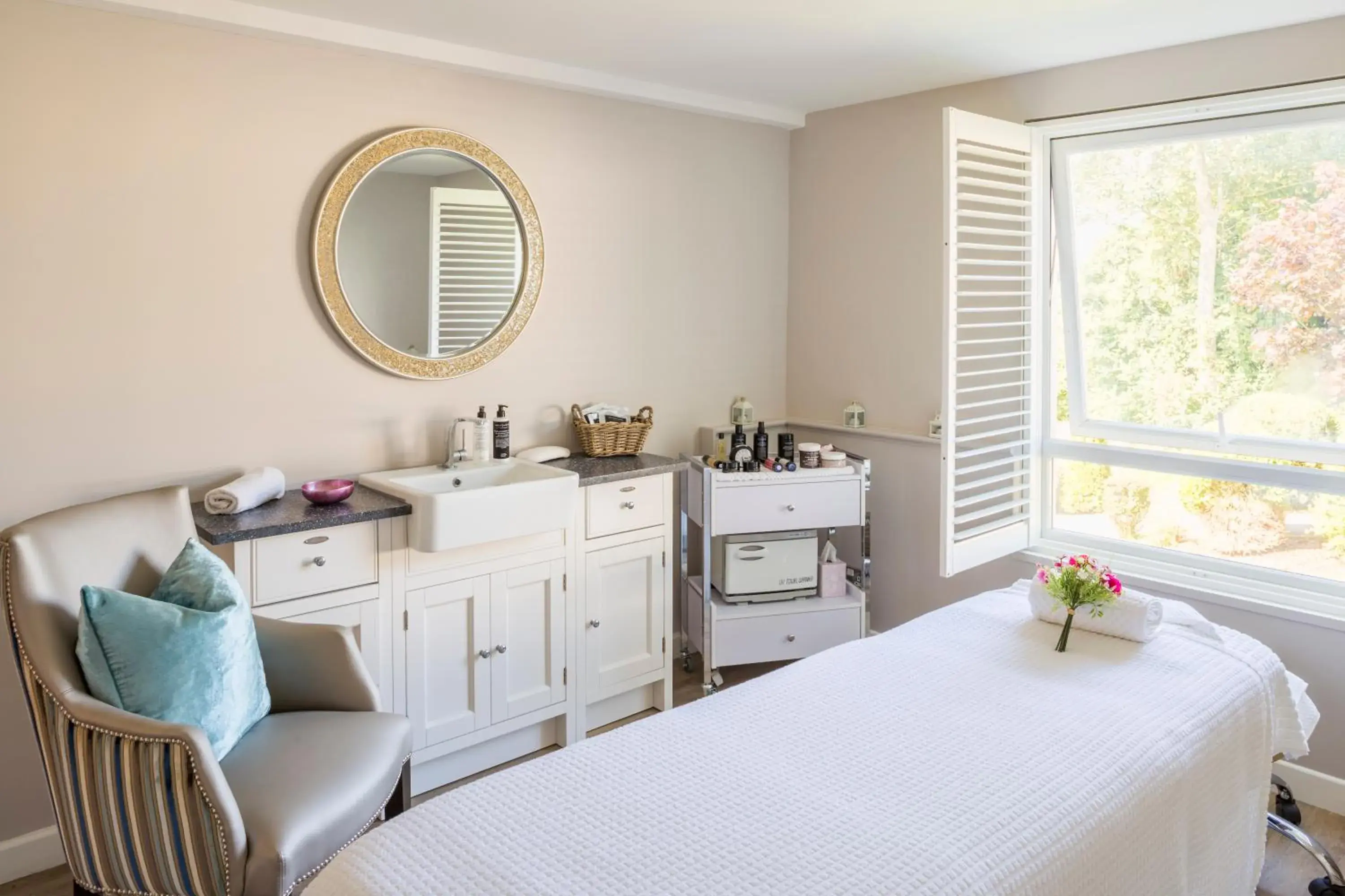 Massage, Kitchen/Kitchenette in Tewkesbury Park