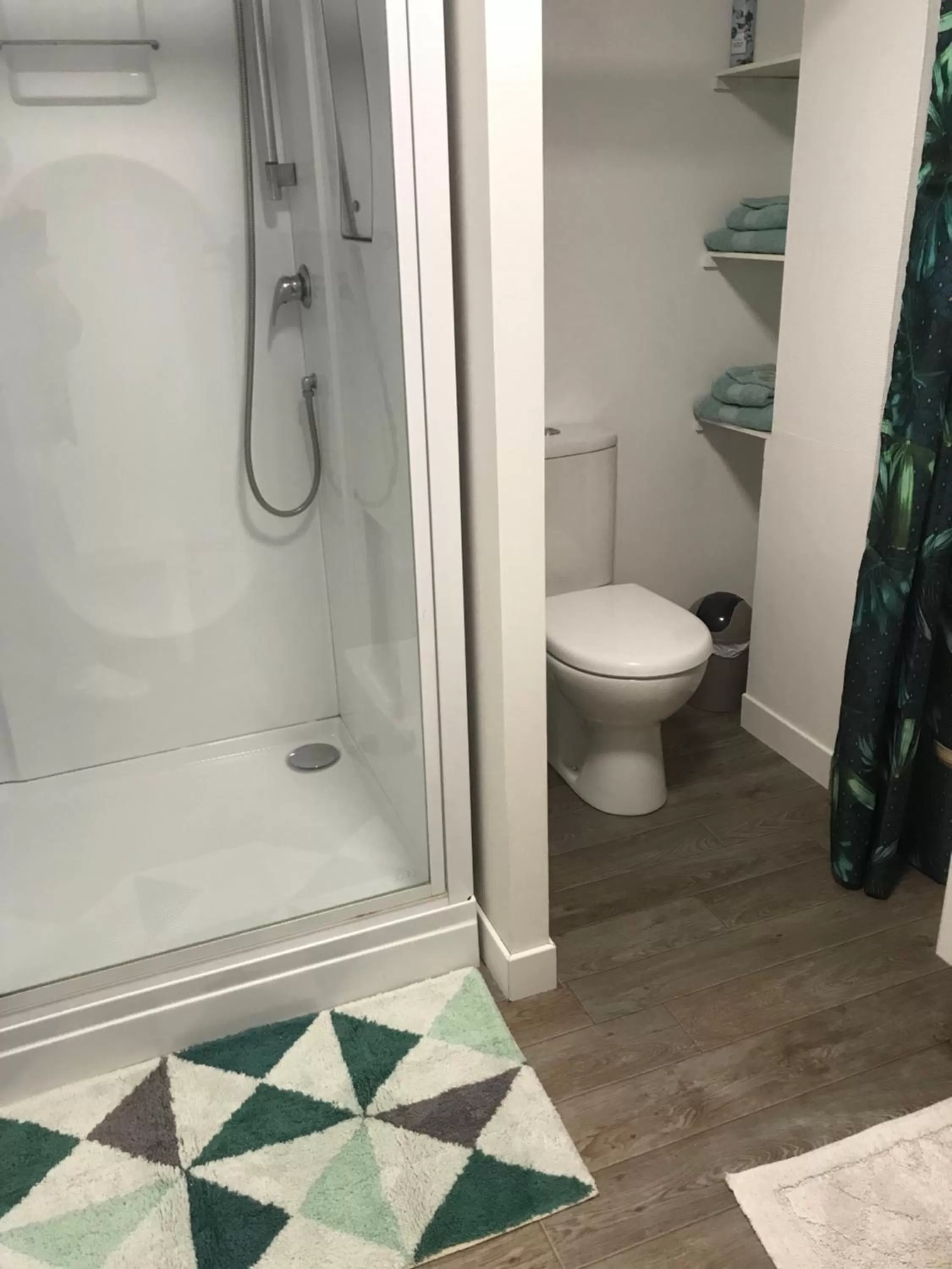 Shower in MOULIN DE L'ABBESSE