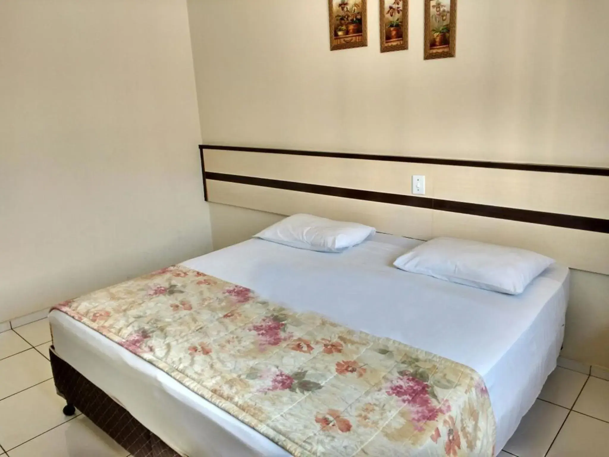 Photo of the whole room, Bed in Alvorada Iguassu Hotel