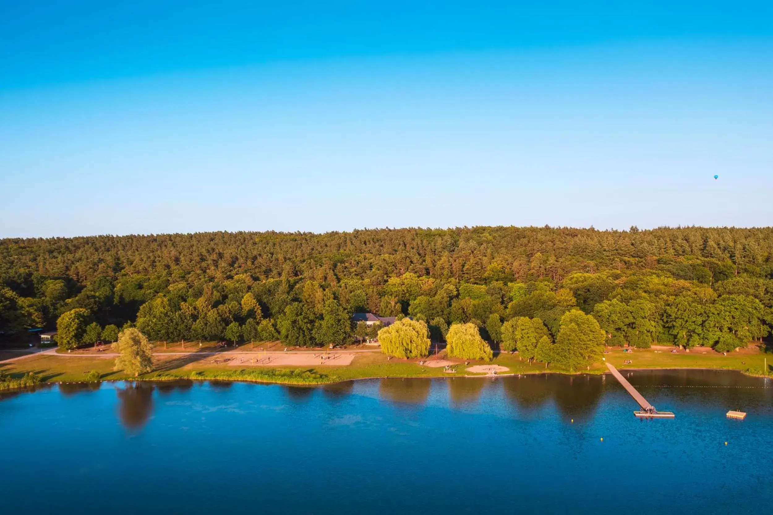 Area and facilities, Bird's-eye View in Strandhaus am Inselsee