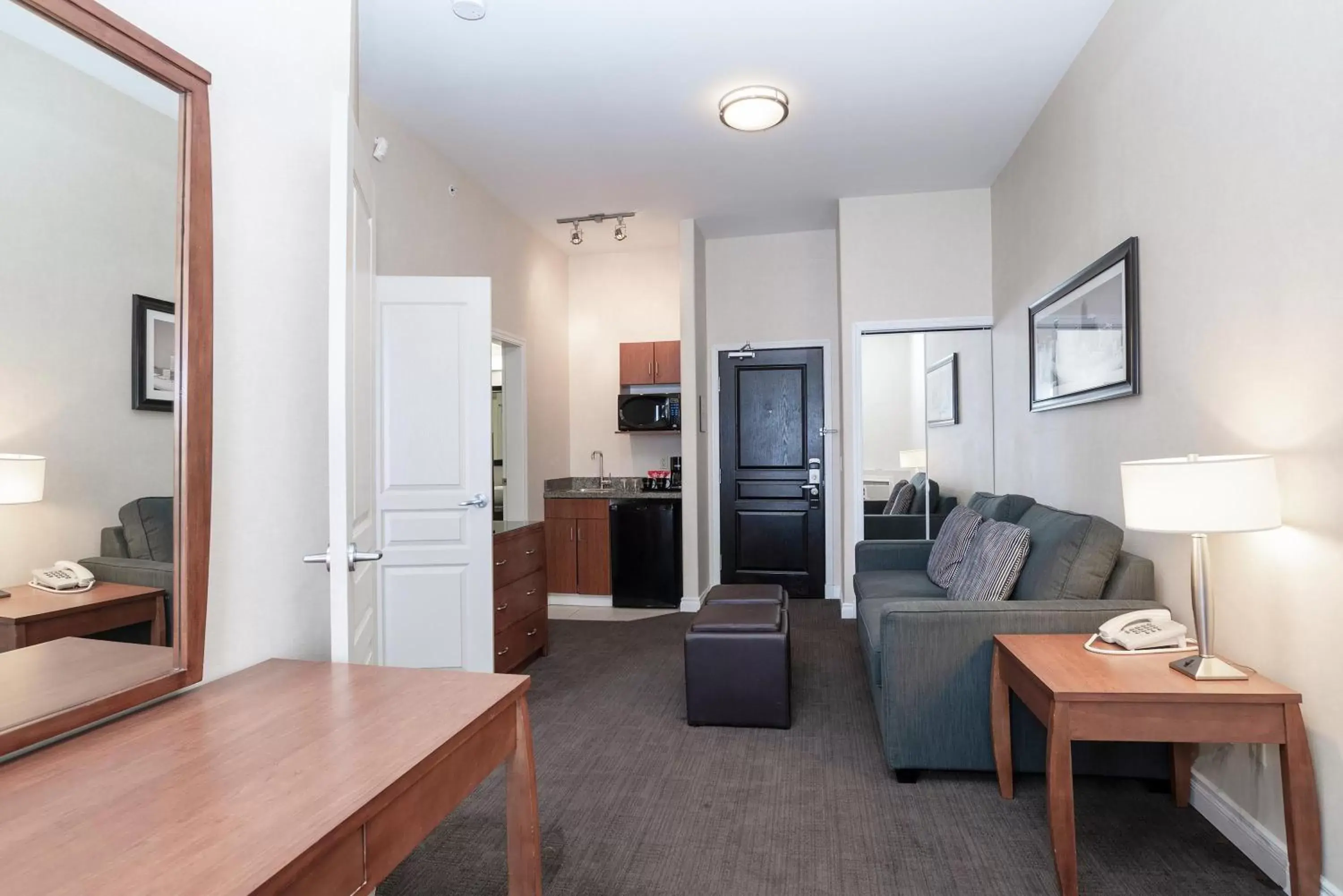 Photo of the whole room, Seating Area in Sandman Hotel & Suites Calgary West