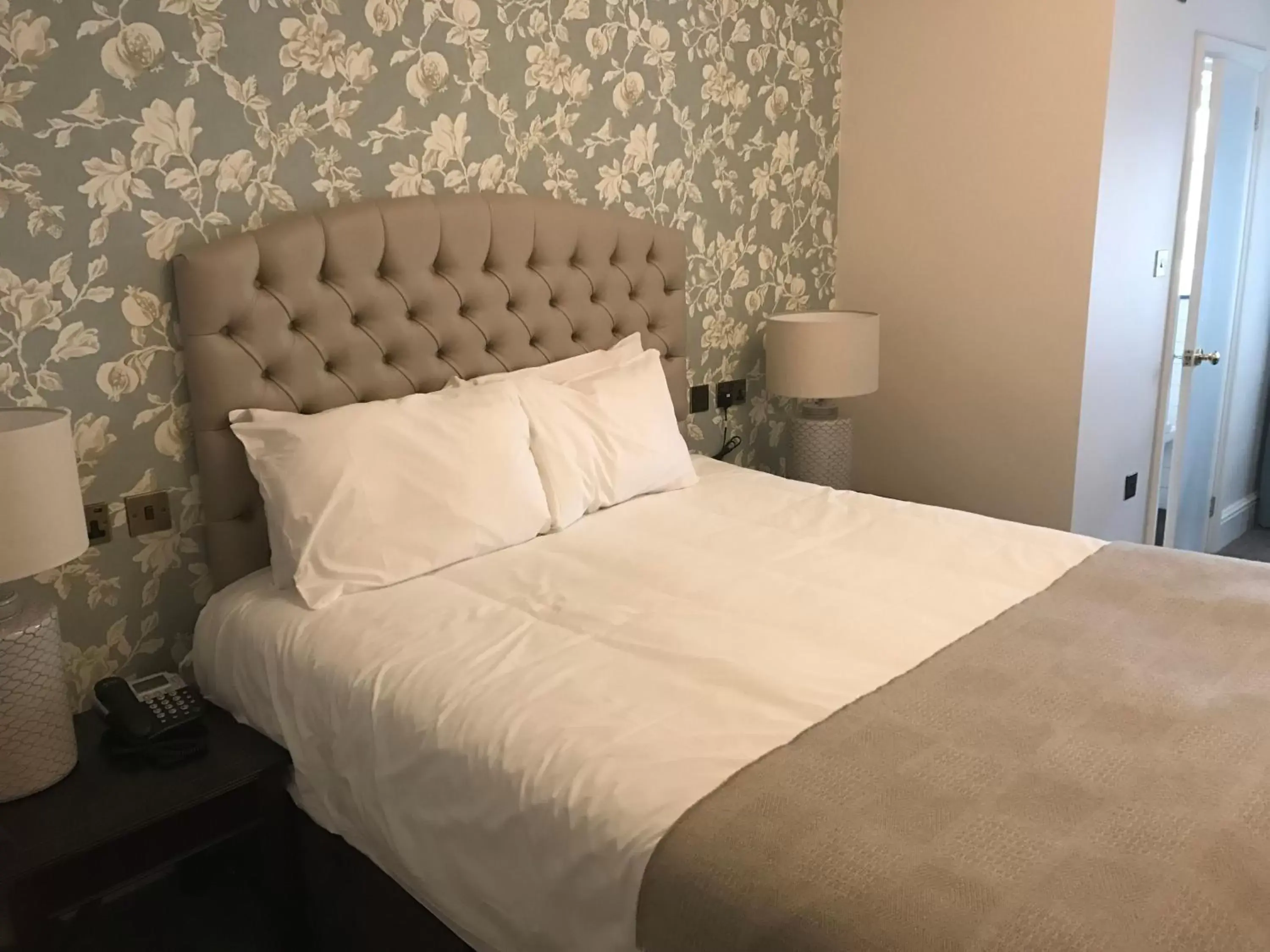 Bed in Stratton House Hotel & Spa