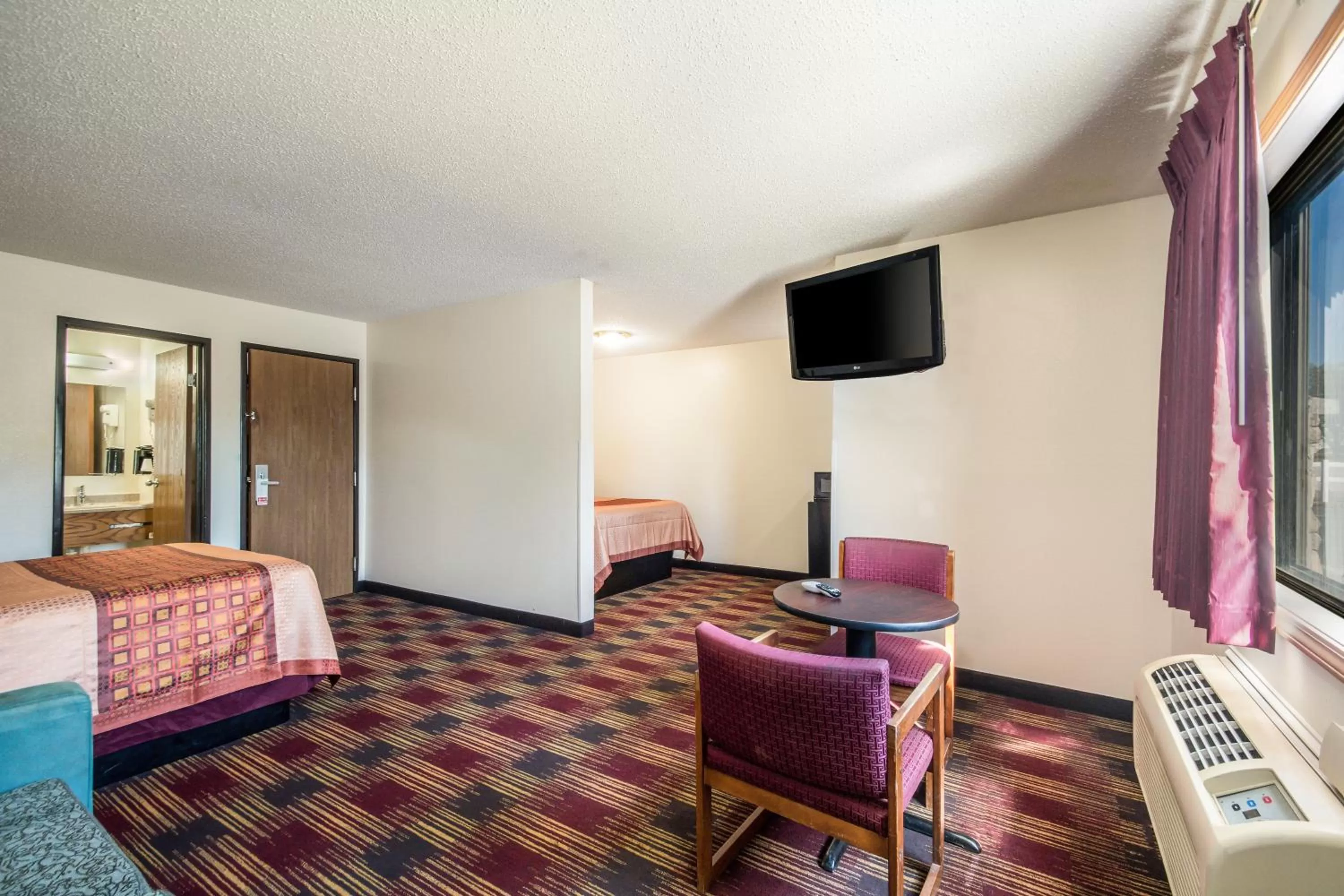 Bed in Americas Best Value Inn & Suites Harrisonville