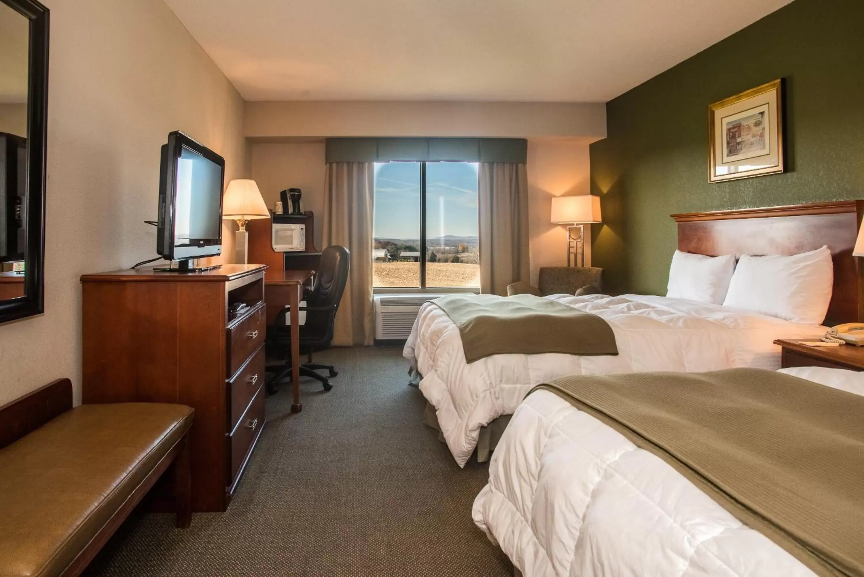 Bed in Round Hill Inn Bed in Round Hill Inn