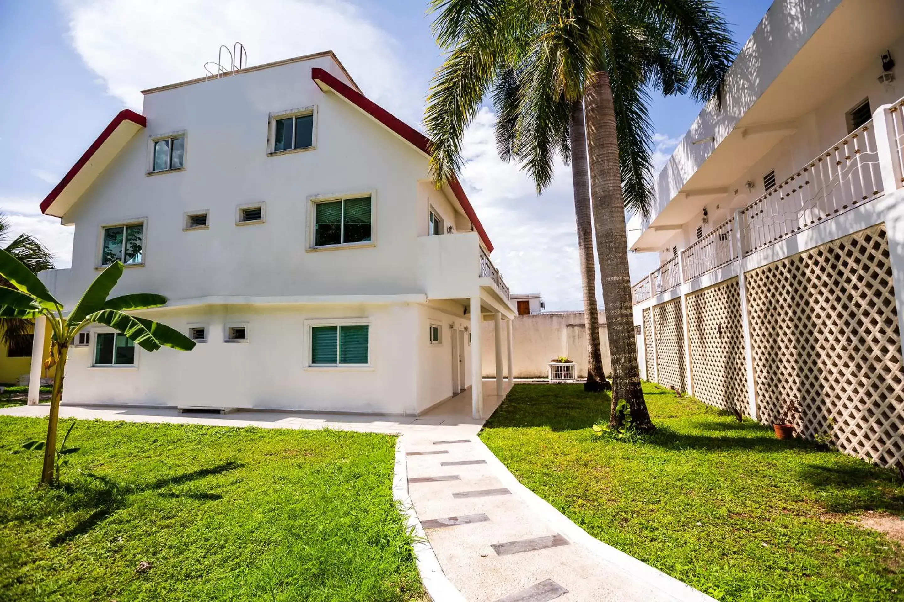 Garden, Property Building in OYO Hotel Dos Mundos,Aeropuerto Internacional de Cozumel