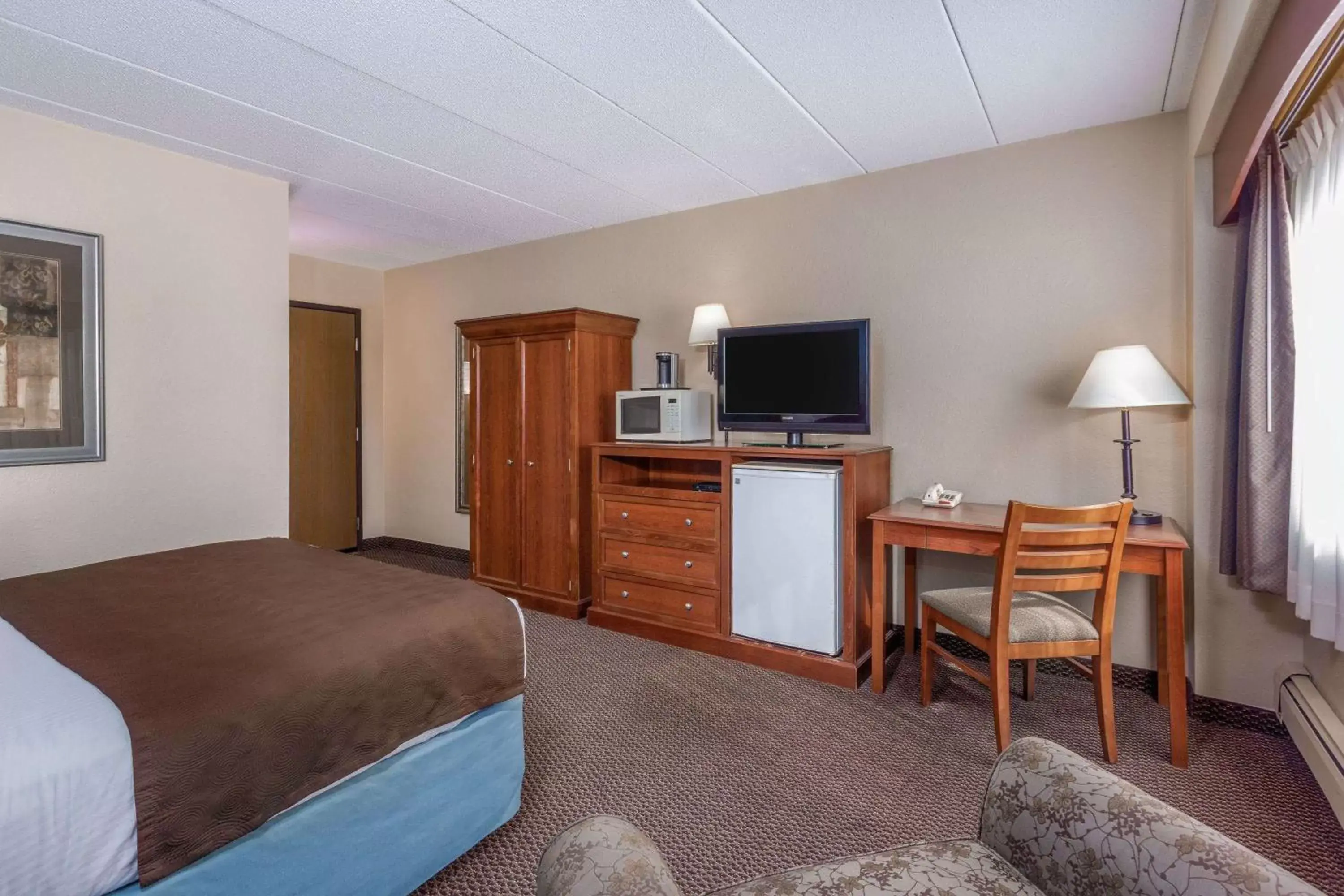 Photo of the whole room, TV/Entertainment Center in AmericInn by Wyndham New Richmond