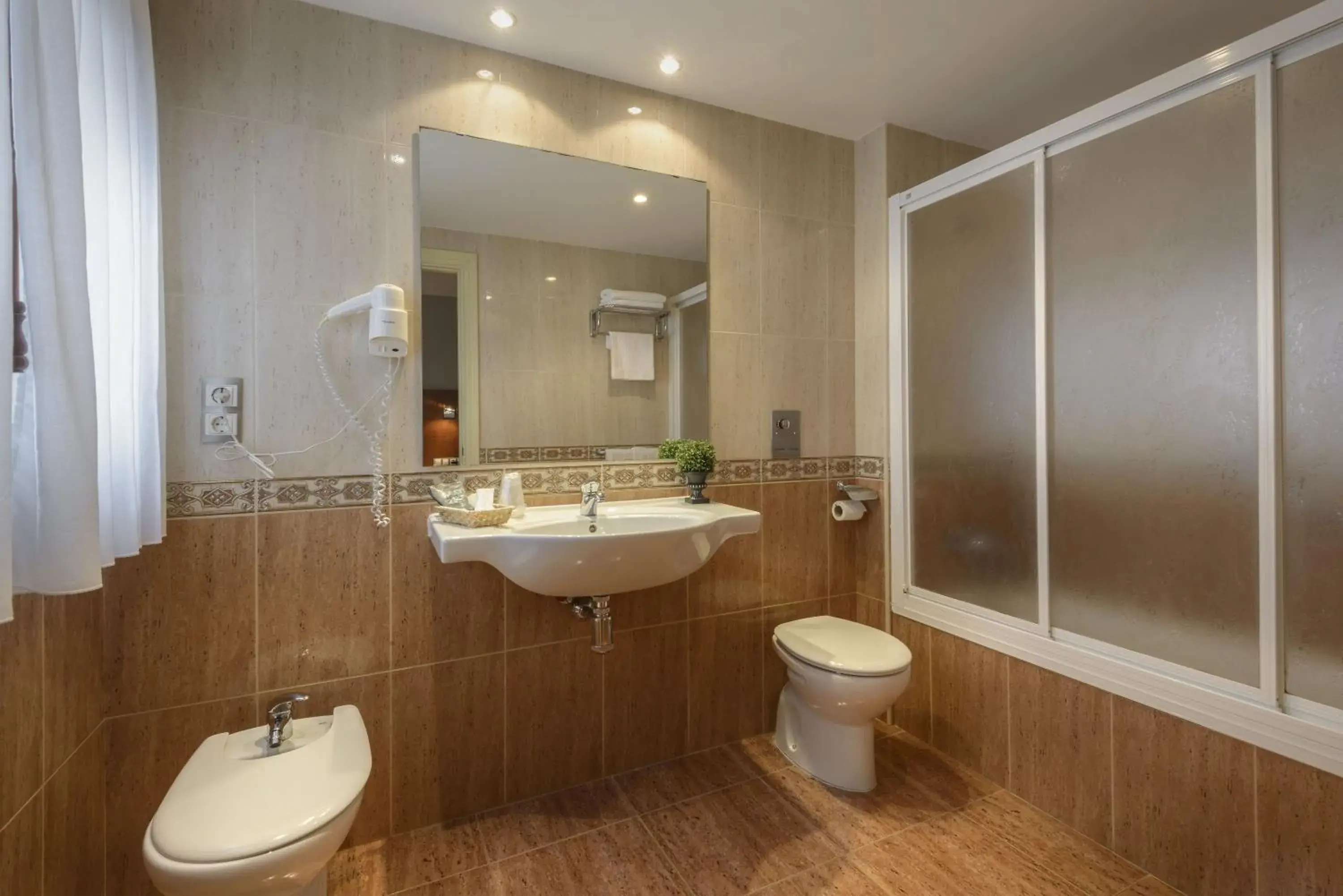 Photo of the whole room, Bathroom in Hotel El Acebo