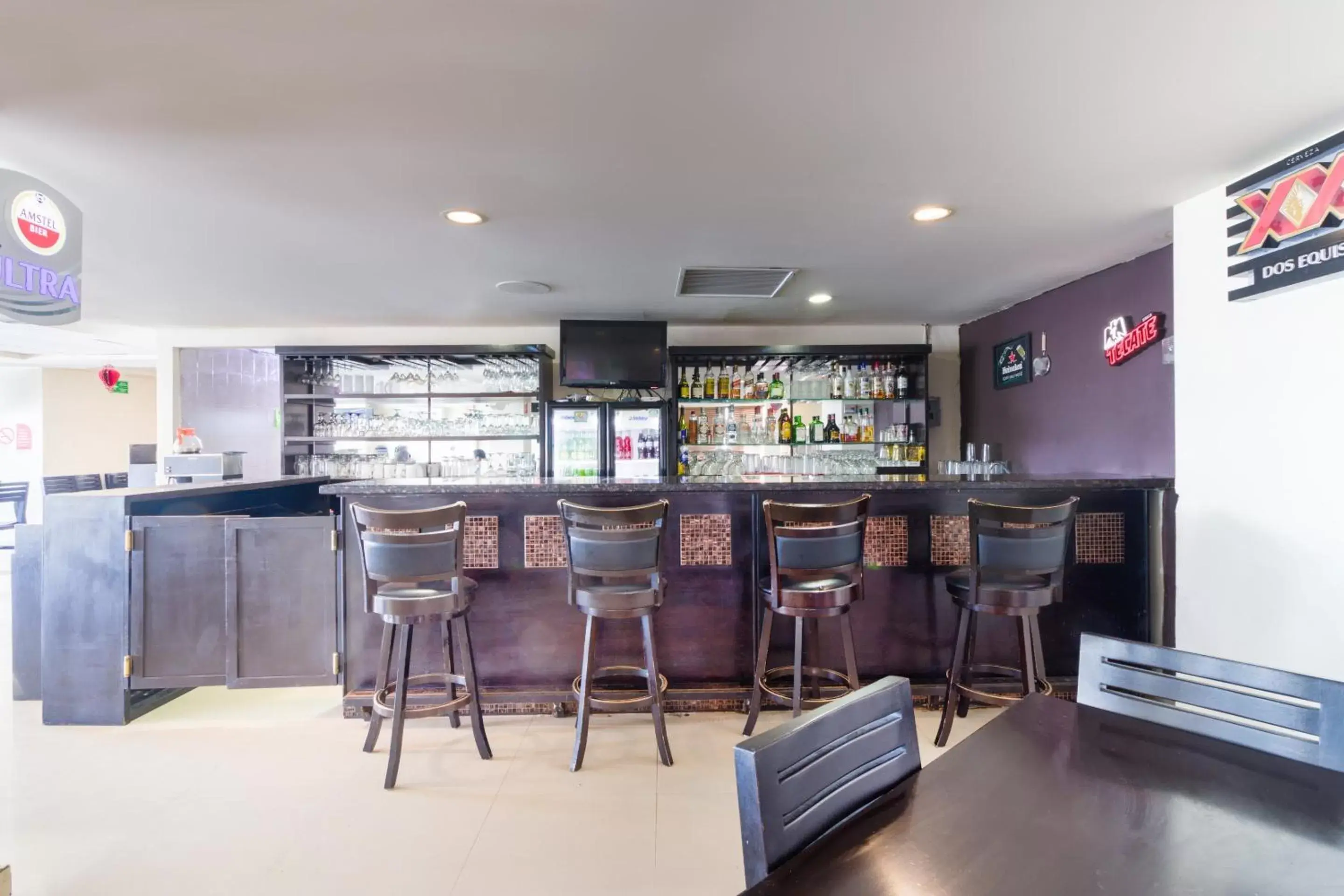 Lounge or bar, Lounge/Bar in Capital O Hotel Herederos, Piedras Negras