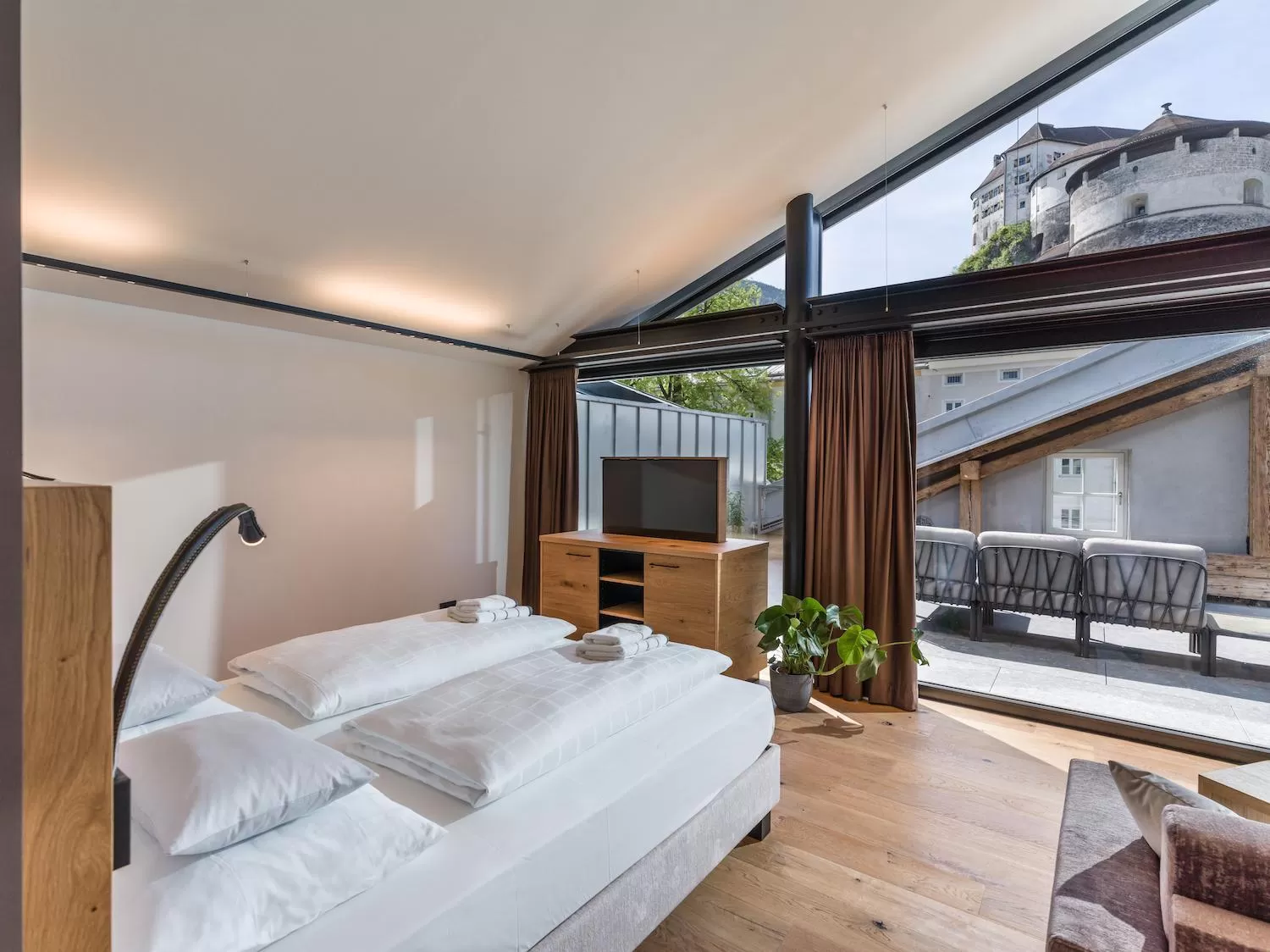 Photo of the whole room, Bed in Platzhirsch Kufstein