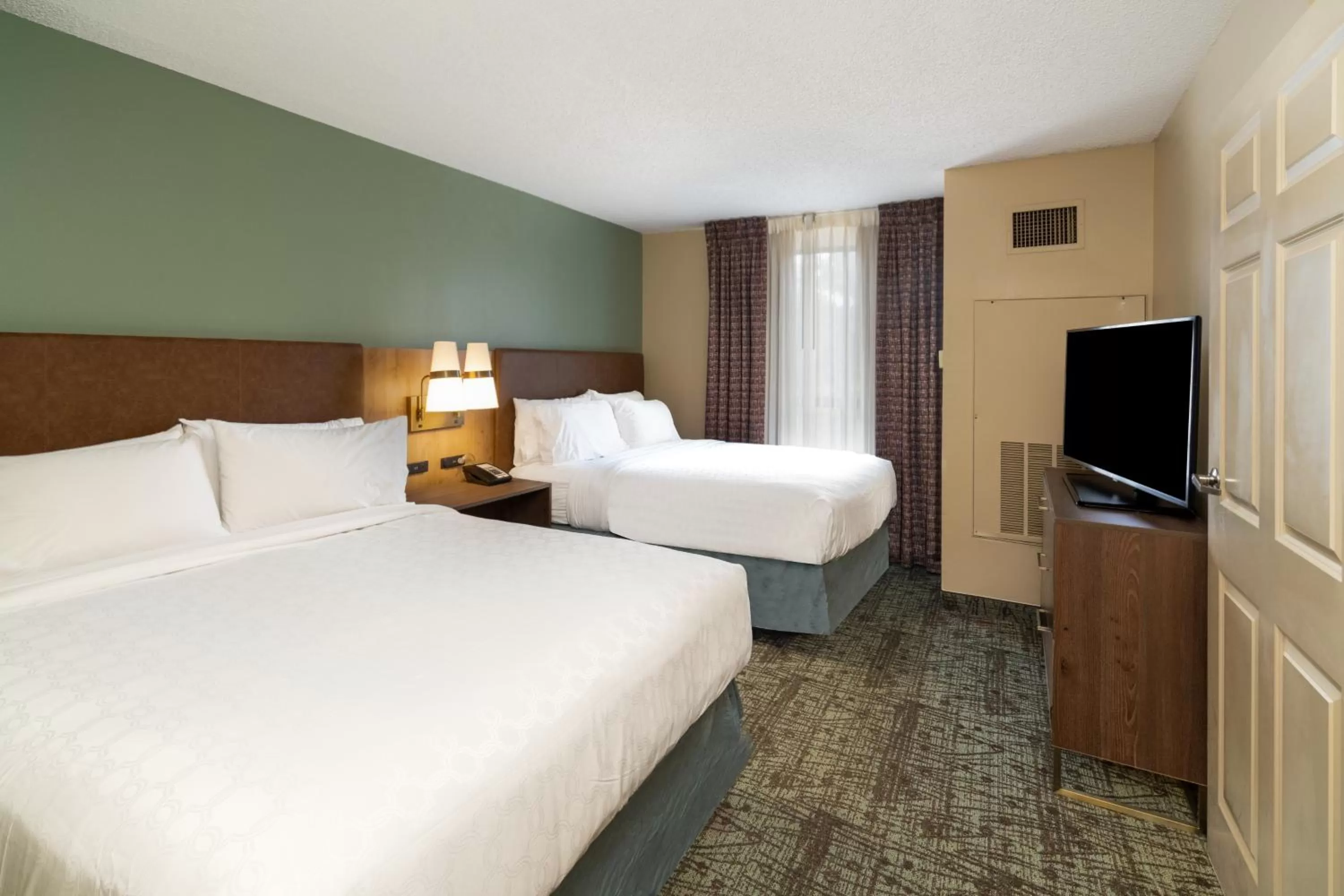 Bed in Staybridge Suites Memphis-Poplar Ave East by IHG