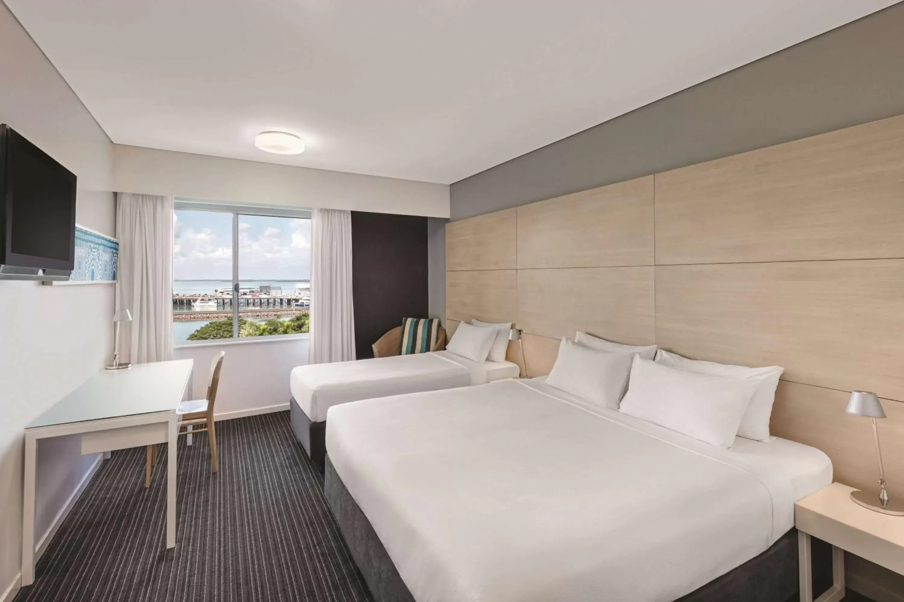 Bedroom, Bed in Vibe Hotel Darwin Waterfront