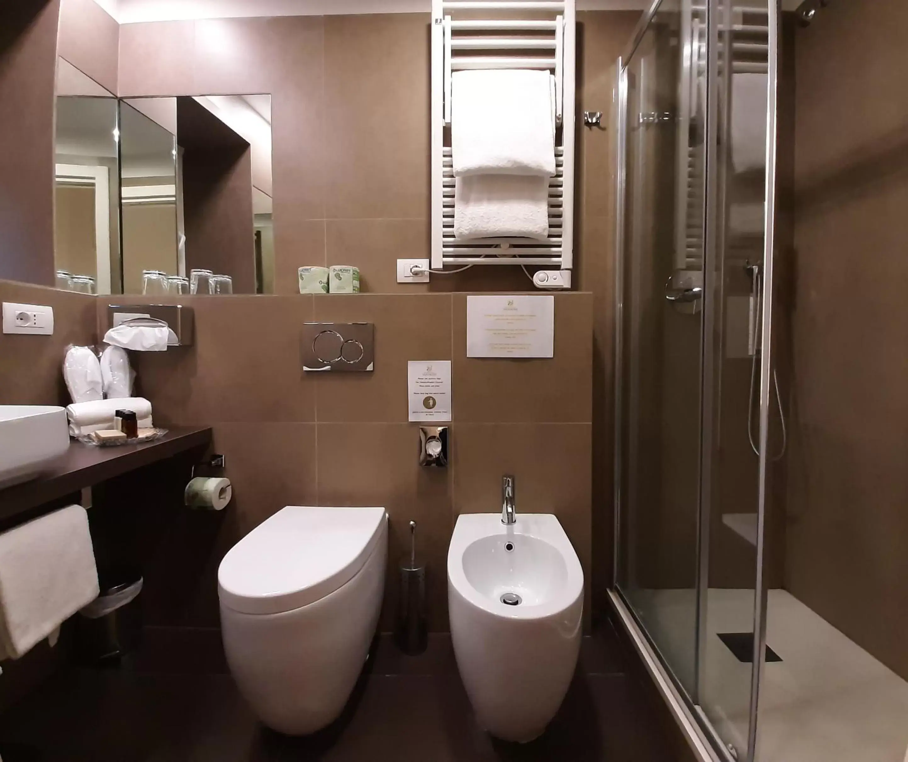 Shower, Bathroom in Hotel Palazzo Vannoni
