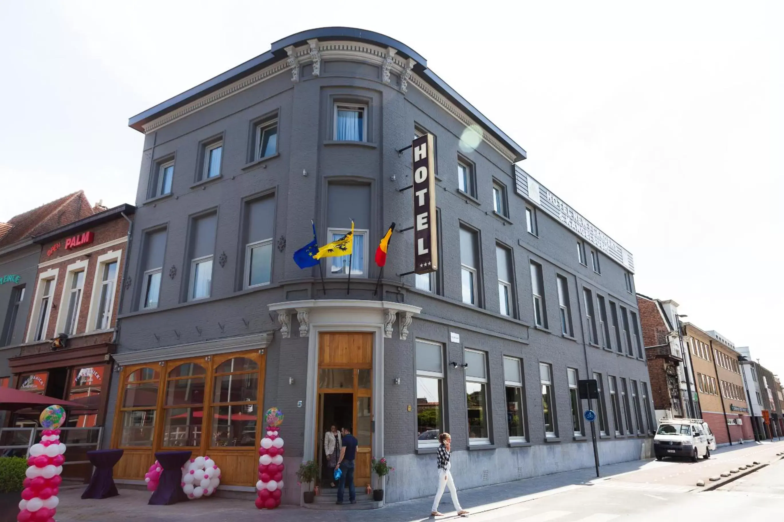 Facade/entrance, Property Building in Hotel New Flanders